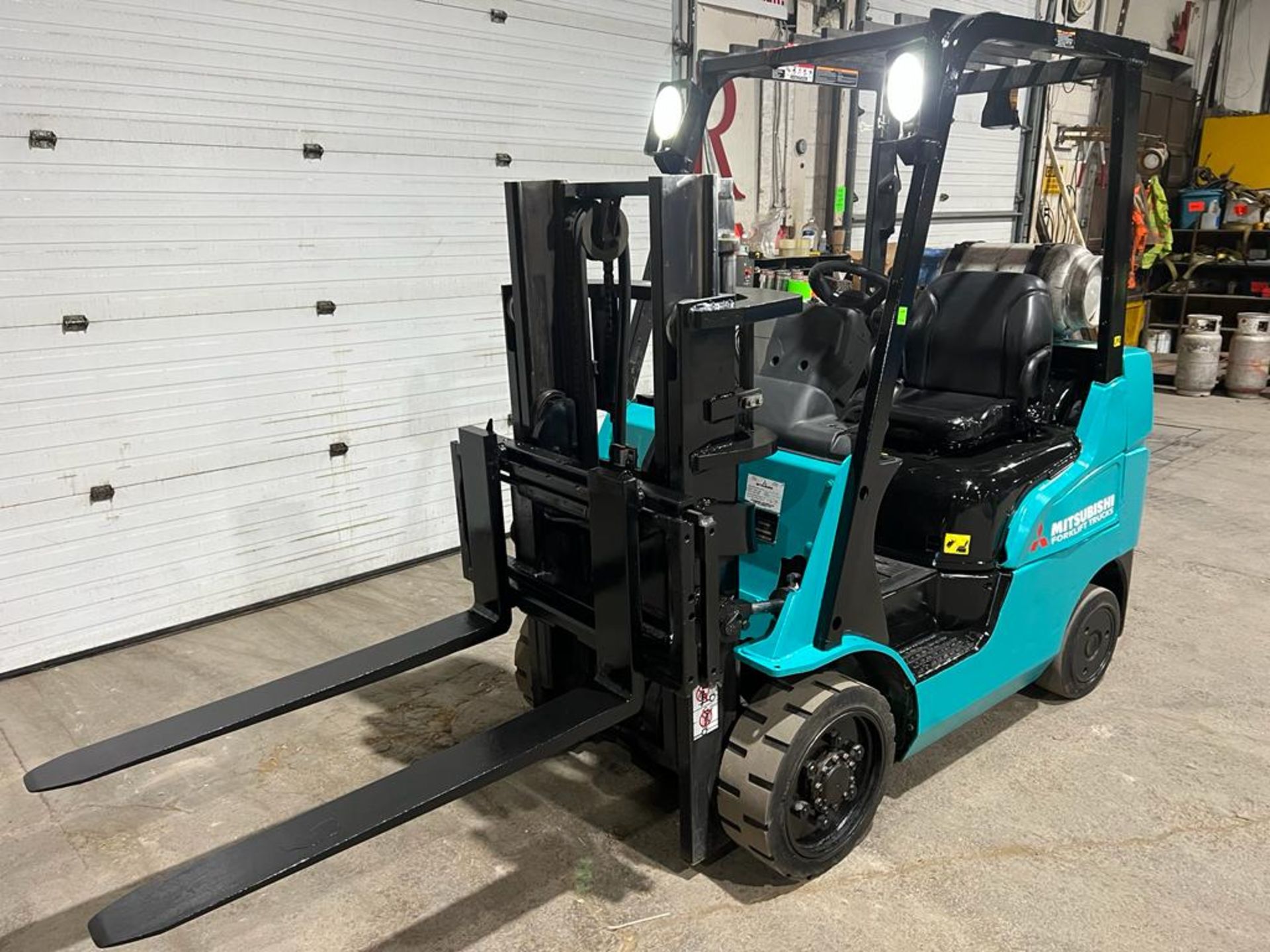 NICE Mitsubishi 50 - 5,000lbs Capacity Forklift LPG (propane) with Sideshift with BRAND NEW TIRES - Image 2 of 4