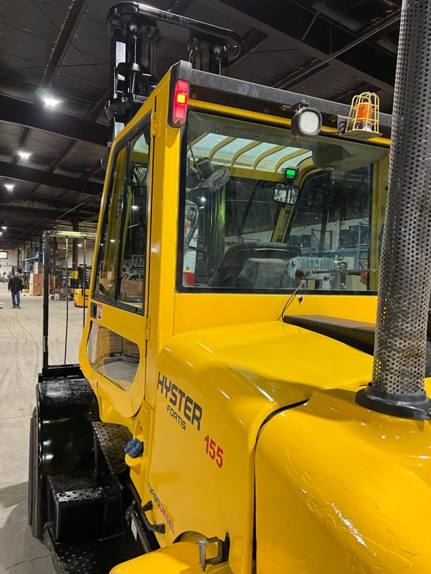 NICE 2017 Hyster model 155 - 15,500lbs Capacity OUTDOOR Forklift Diesel with CAB sideshift - Image 7 of 8