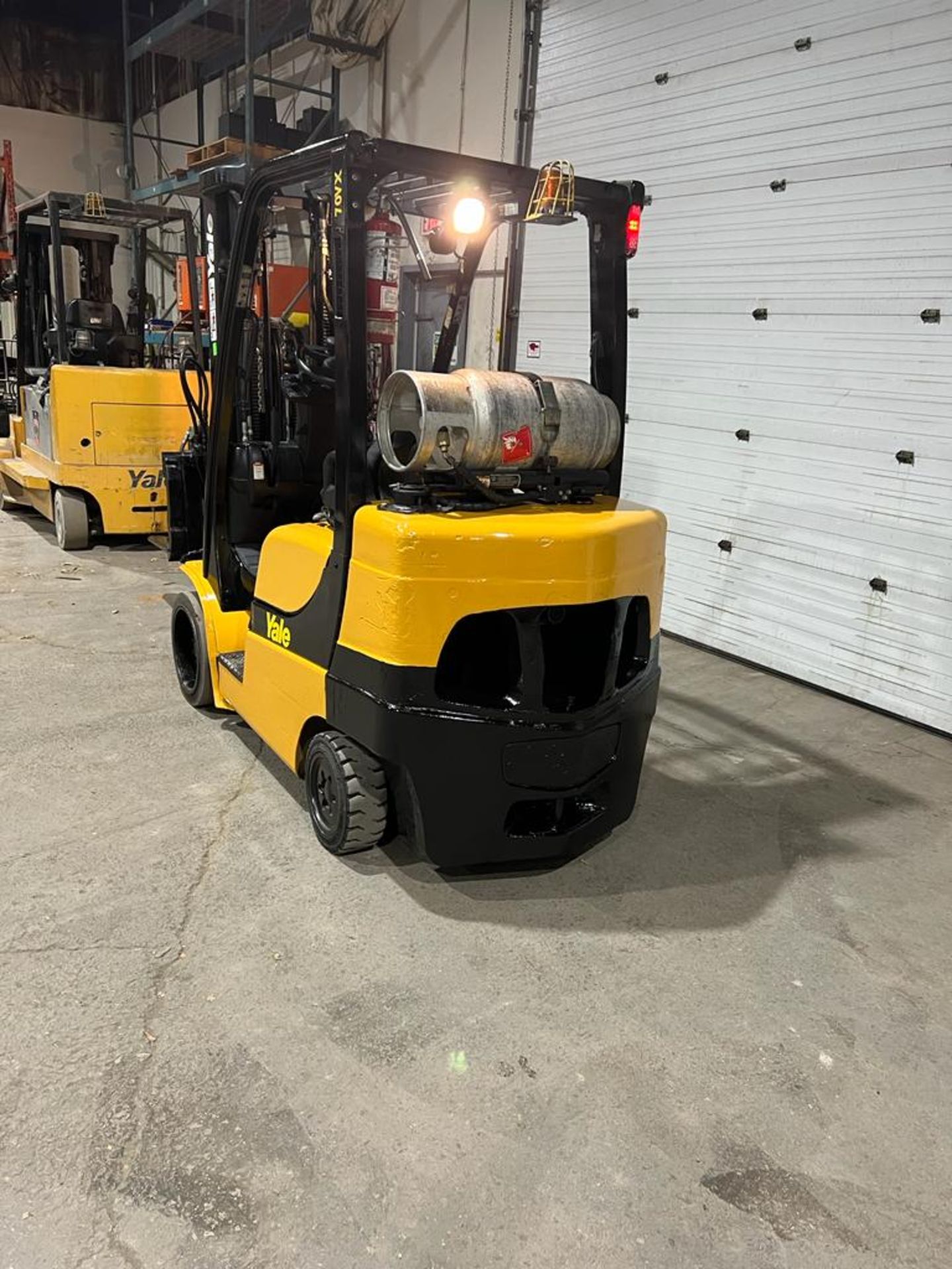 NICE 2013 Yale 50 - 5,000lbs Capacity Forklift LPG (propane) with Sideshift, 3-stage mast FREE - Image 5 of 5