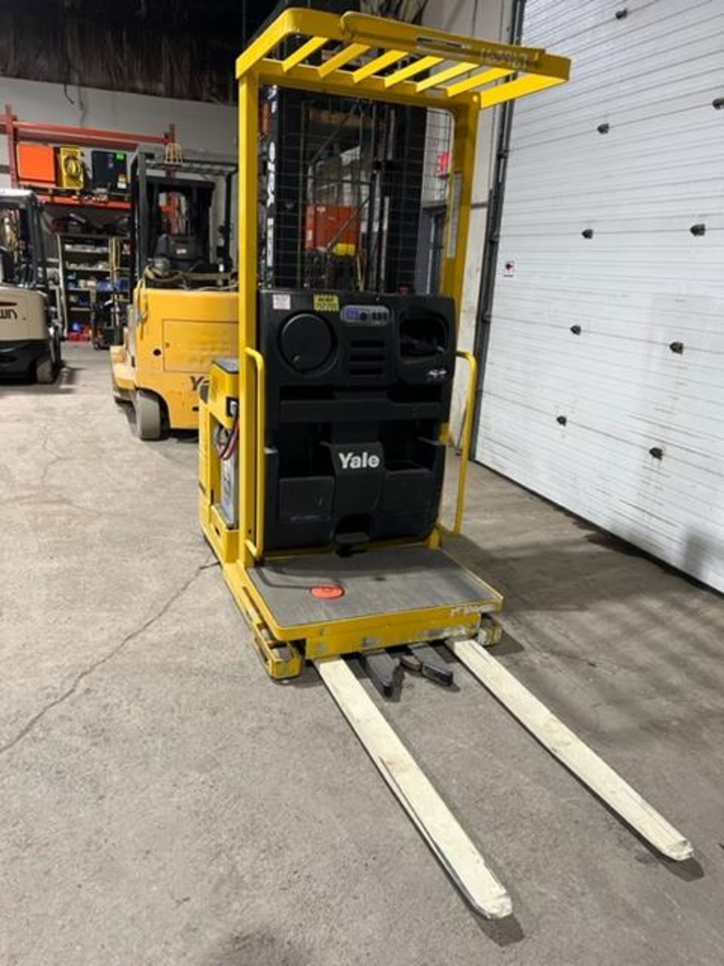 2015 Yale Order Picker 3000lbs capacity electric Powered Pallet Cart 24V with LOW HOURS FREE - Image 2 of 4