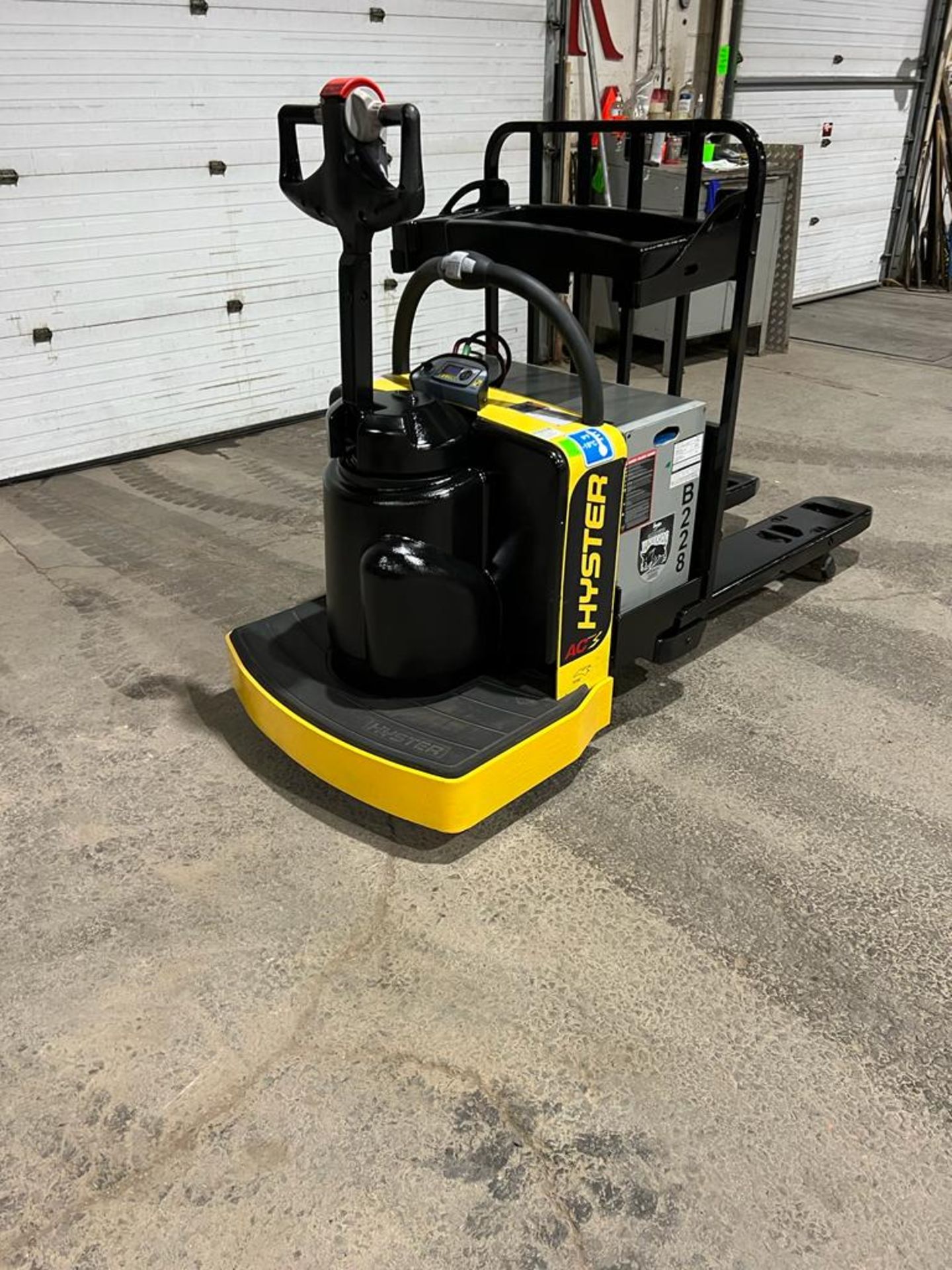 NICE 2015 Hyster Ride-On Powered Pallet Cart 6000lbs capacity 24V NICE UNIT - Image 3 of 3