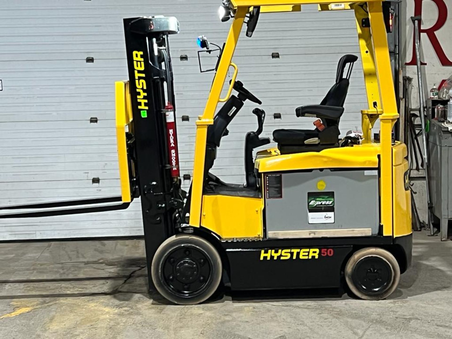 NICE 2015 Hyster model 50 - 5,000lbs Capacity Forklift Electric with Sideshift - 3-stage mast