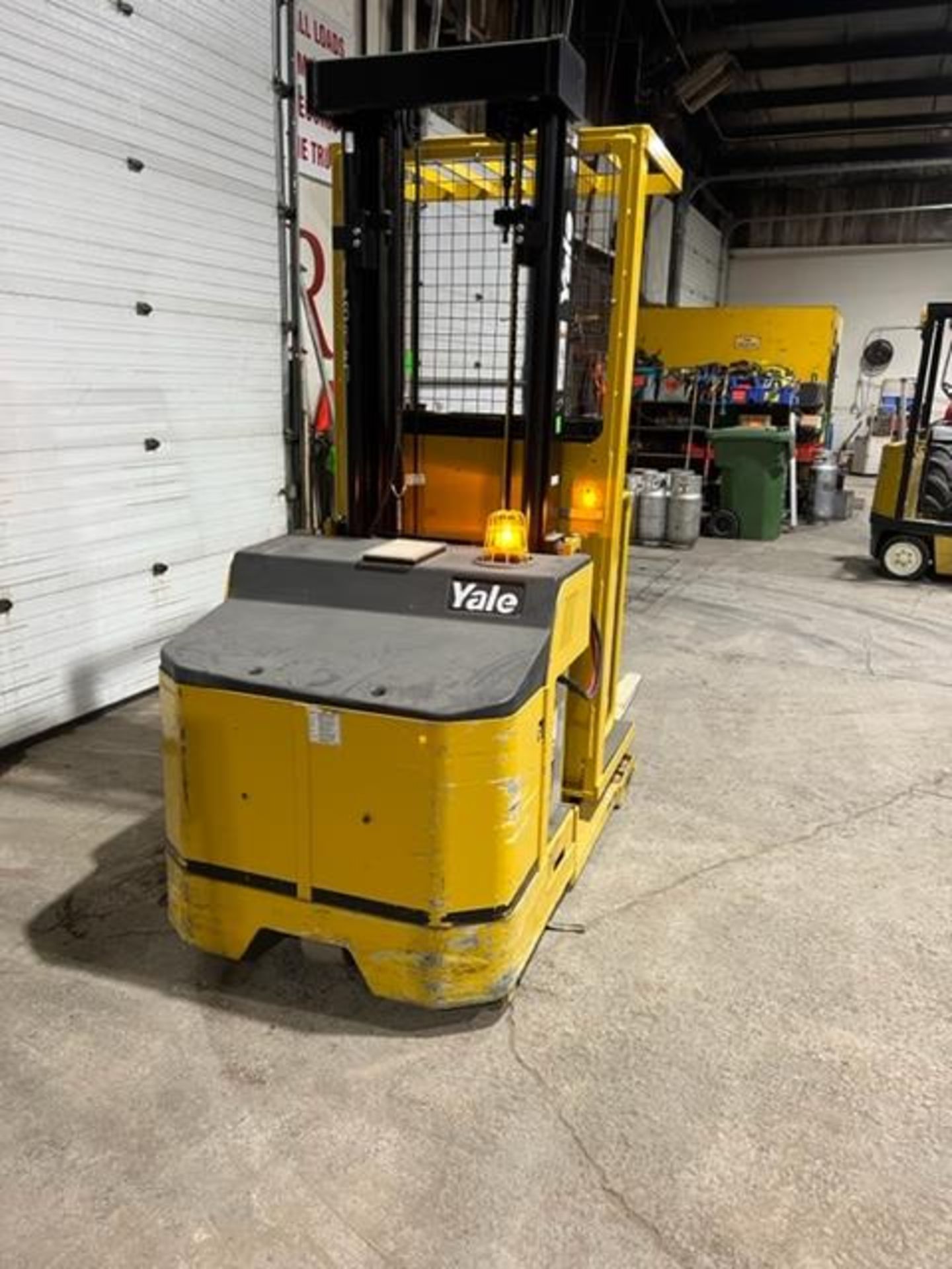 2015 Yale Order Picker 3000lbs capacity electric Powered Pallet Cart 24V with LOW HOURS FREE - Image 4 of 4