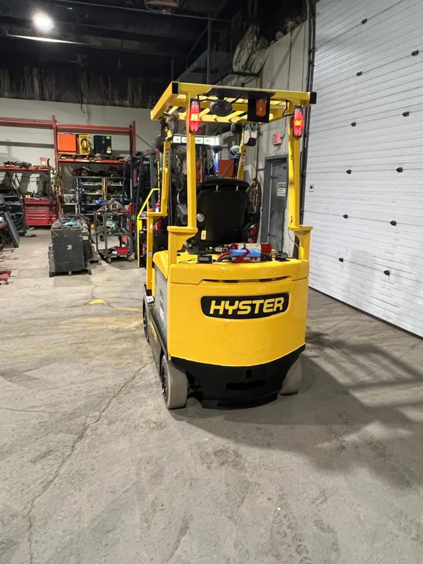 NICE 2015 Hyster model 50 - 5,000lbs Capacity Forklift Electric with Sideshift - 3-stage mast - Image 5 of 5