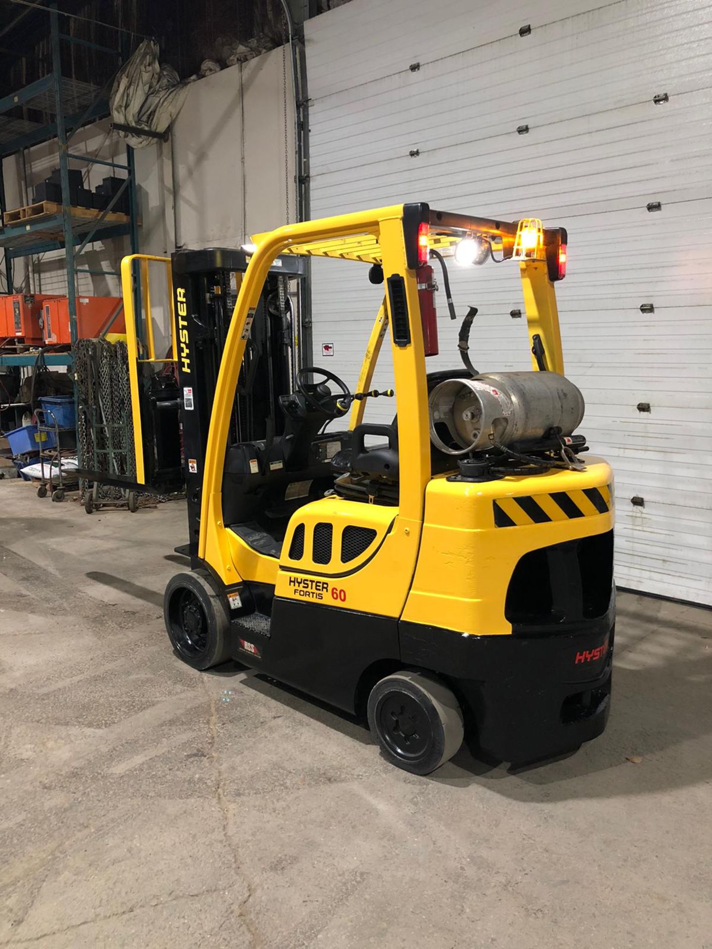 NICE 2018 Hyster model 60 - 6,000lbs Capacity LPG (propane) Forklift with Sideshift - 3-stage mast - - Image 2 of 6