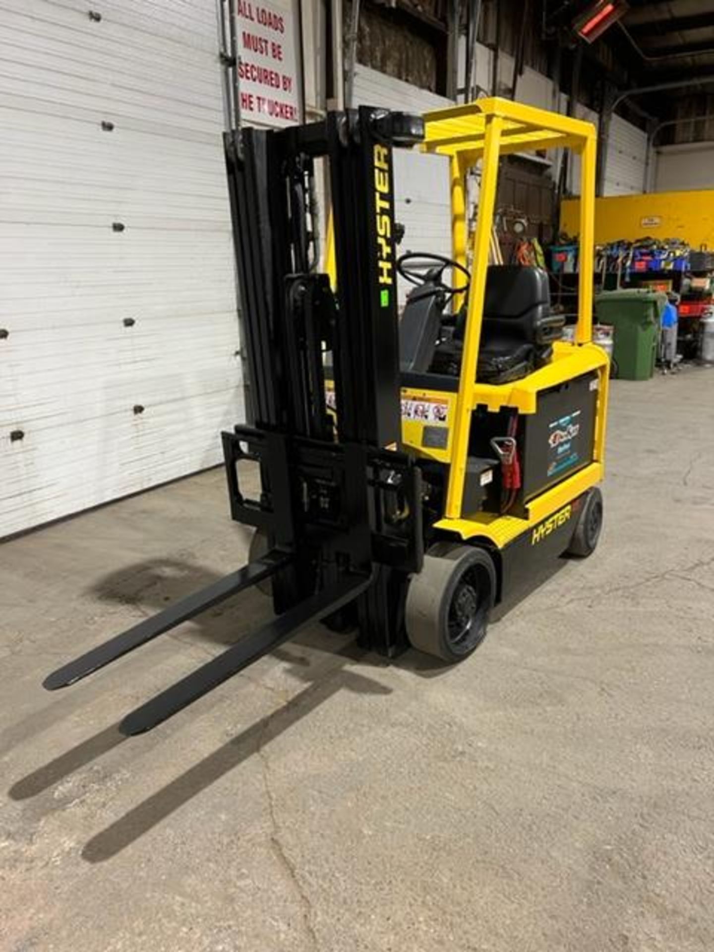NICE 2008 Hyster model 45 - 4,500lbs Capacity Forklift Electric with Sideshift 4-way 3-stage - Image 2 of 3