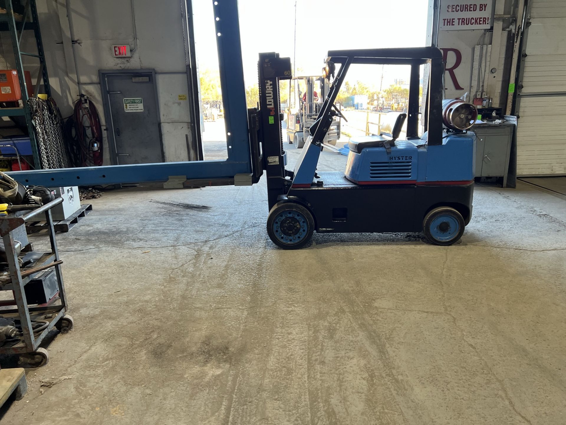 NICE Hyster model 10 - 10,000lbs Capacity Forklift LPG (propane) 3-stage mast RIGGER SPECIAL with