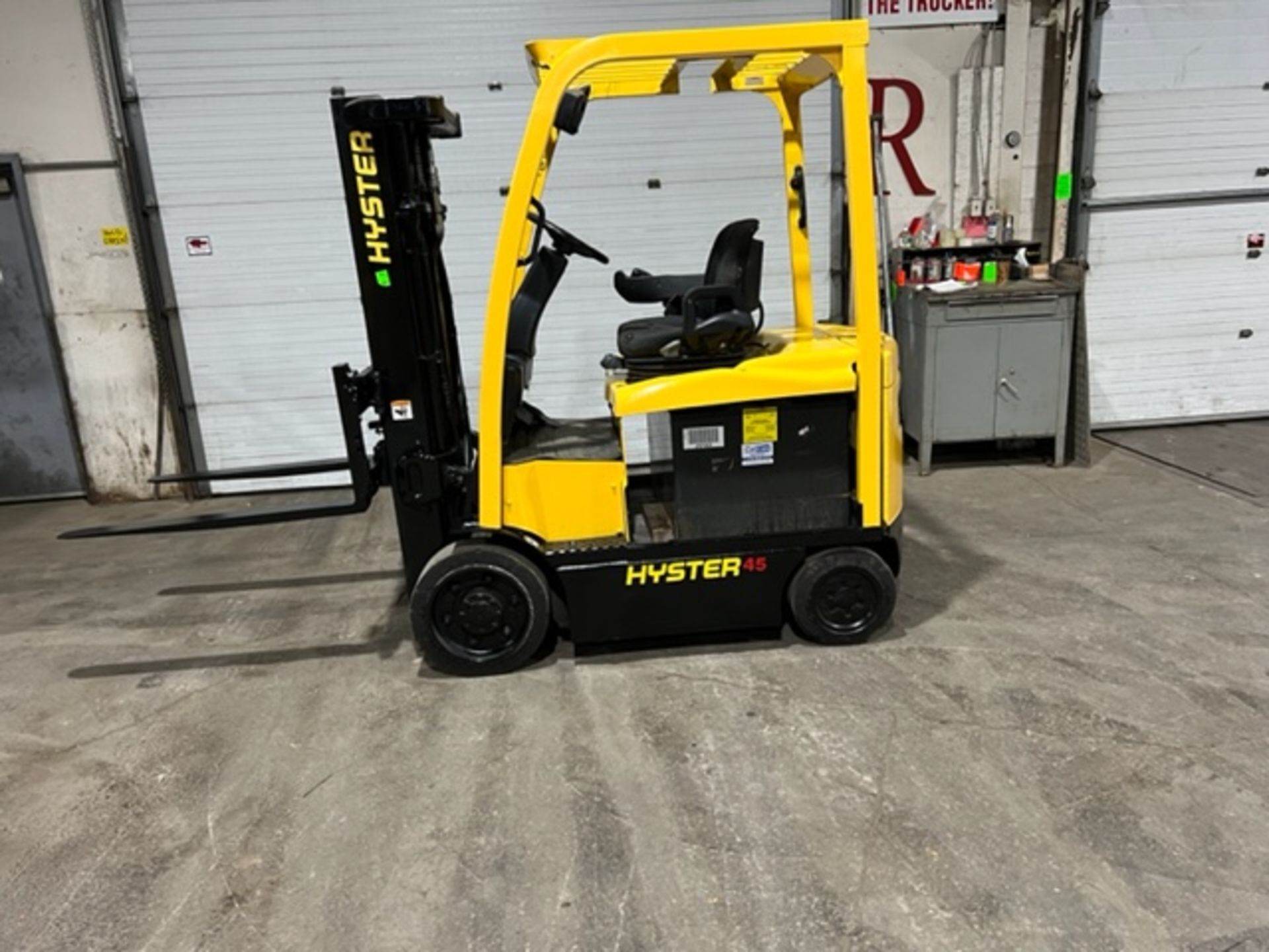 NICE 2010 Hyster model 45 - 4,500lbs Capacity Forklift Electric with Sideshift 3-stage mast - 48V - Image 3 of 3