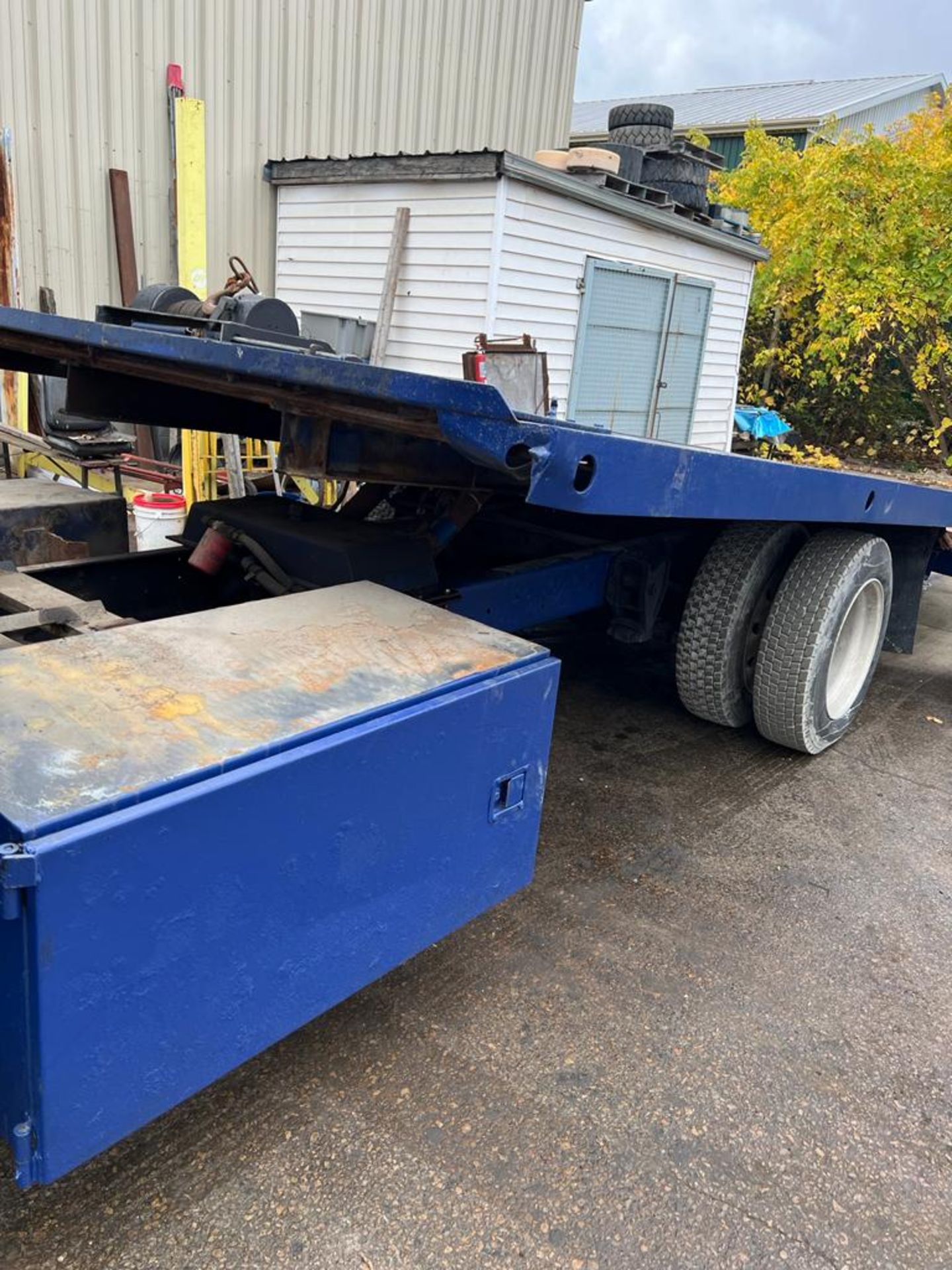 Navistar International Model 40S Flat Bed TILT and LOAD with a winch Transport Truck 2 axle, - Image 13 of 13