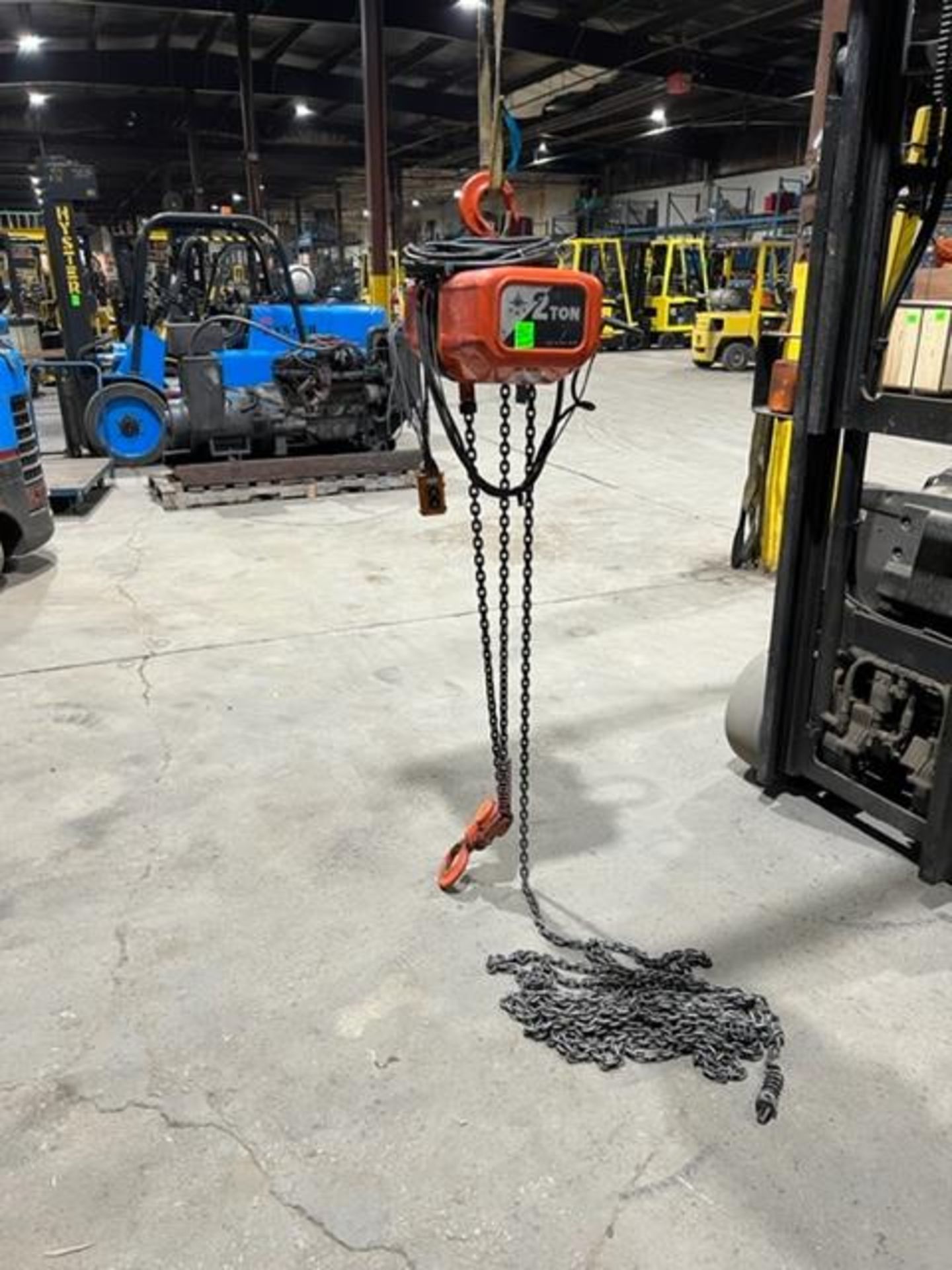 Jet 2 ton Capacity Electric Hoist - 25' Lift - 110/220V with Pendant