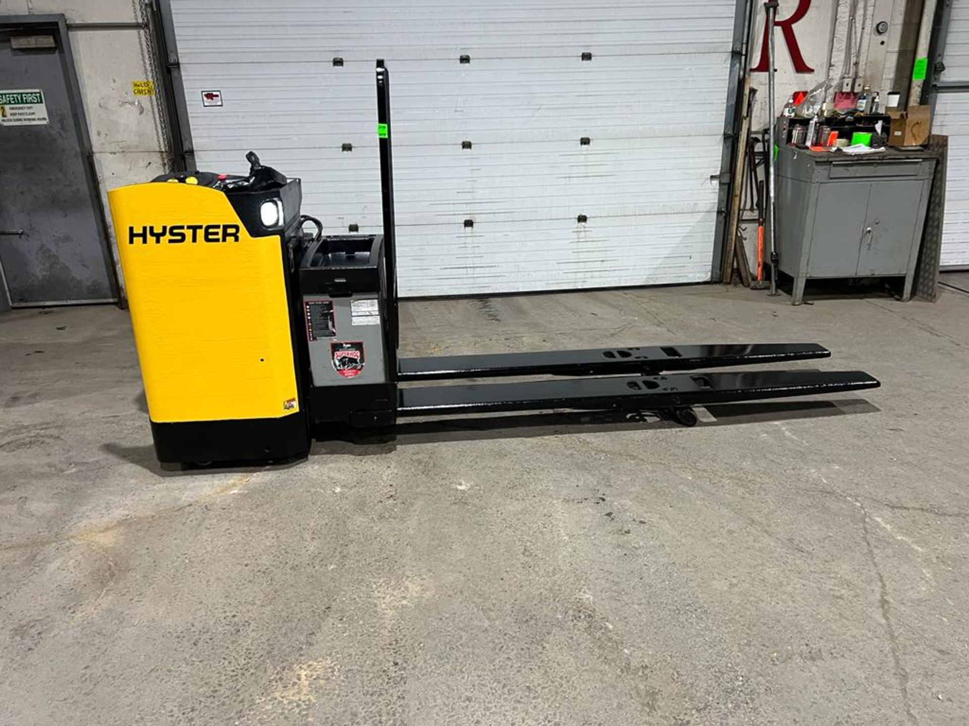 NICE 2015 Hyster Ride-On END RIDER Powered Pallet Truck 8' Long Forks 8000lbs capacity Safety to