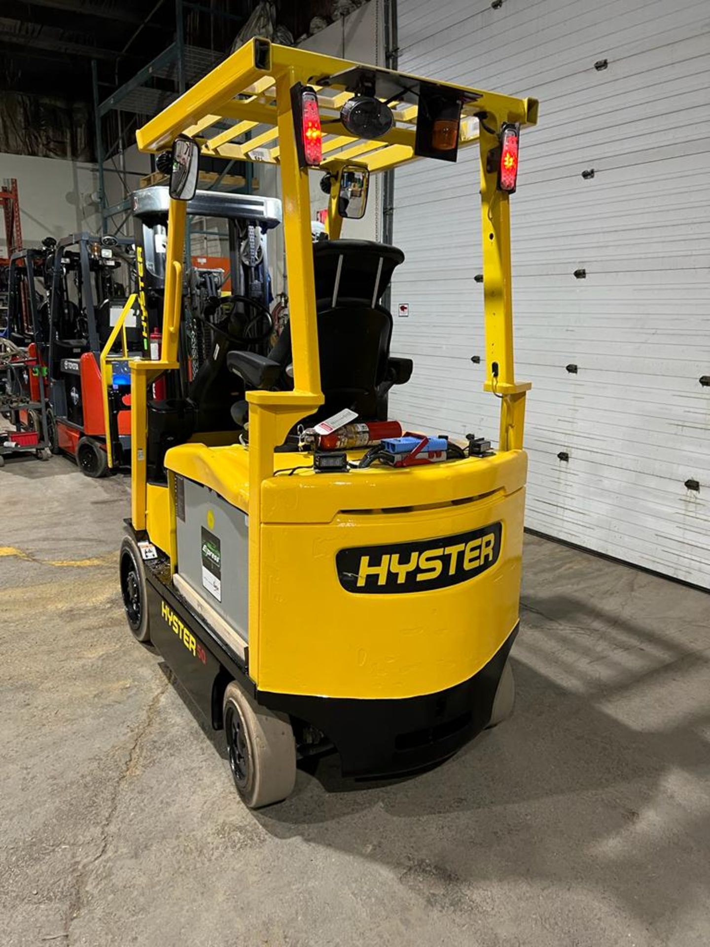 NICE 2015 Hyster model 50 - 5,000lbs Capacity Forklift Electric with Sideshift - 3-stage mast - Image 3 of 5