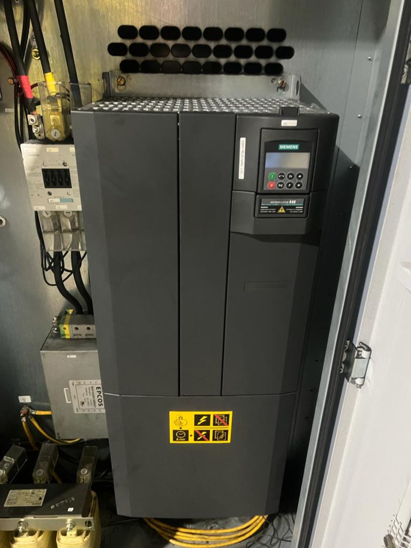 NICE 2008 Atlas Copco 75HP Air Compressor GA55VSDFF Variable Speed Drive with built on AIR DRYER - Image 6 of 8