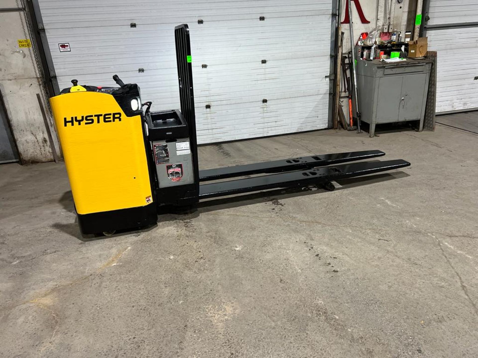 NICE 2015 Hyster Ride-On END RIDER Powered Pallet Truck 8' Long Forks 8000lbs capacity Safety to