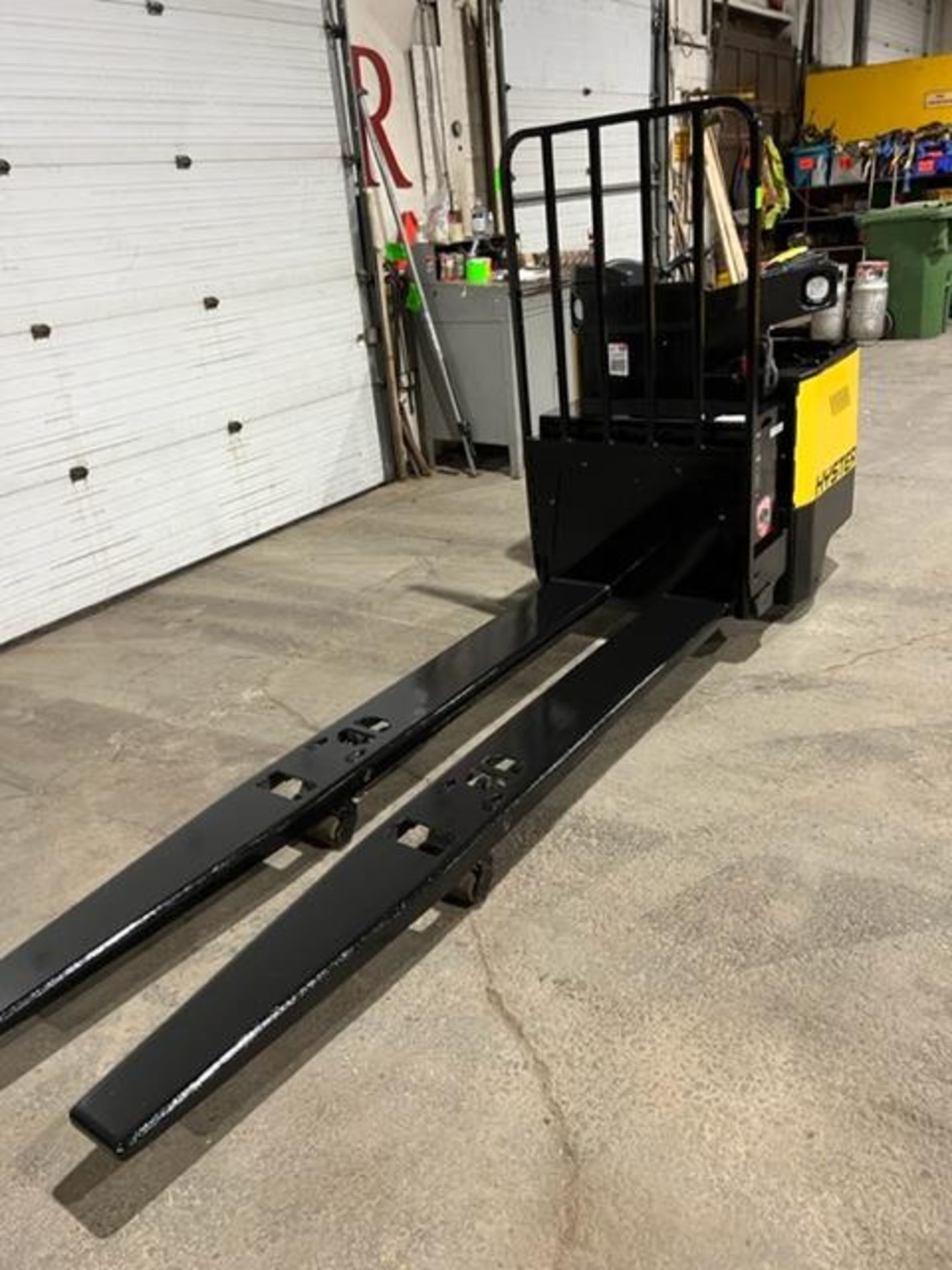 NICE 2015 Hyster Ride-On END RIDER Powered Pallet Truck 8' Long Forks 8000lbs capacity with LOW - Image 3 of 4