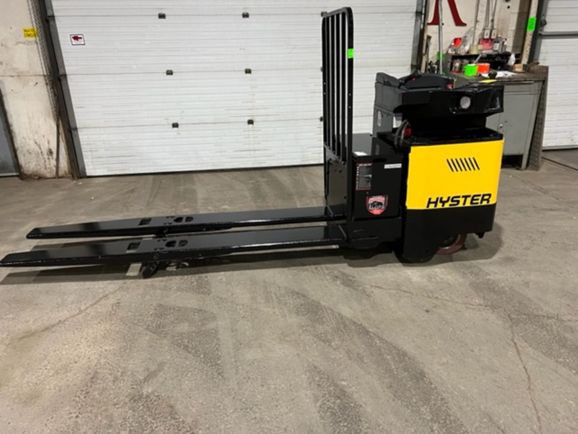 NICE 2015 Hyster Ride-On END RIDER Powered Pallet Truck 8' Long Forks 8000lbs capacity with LOW