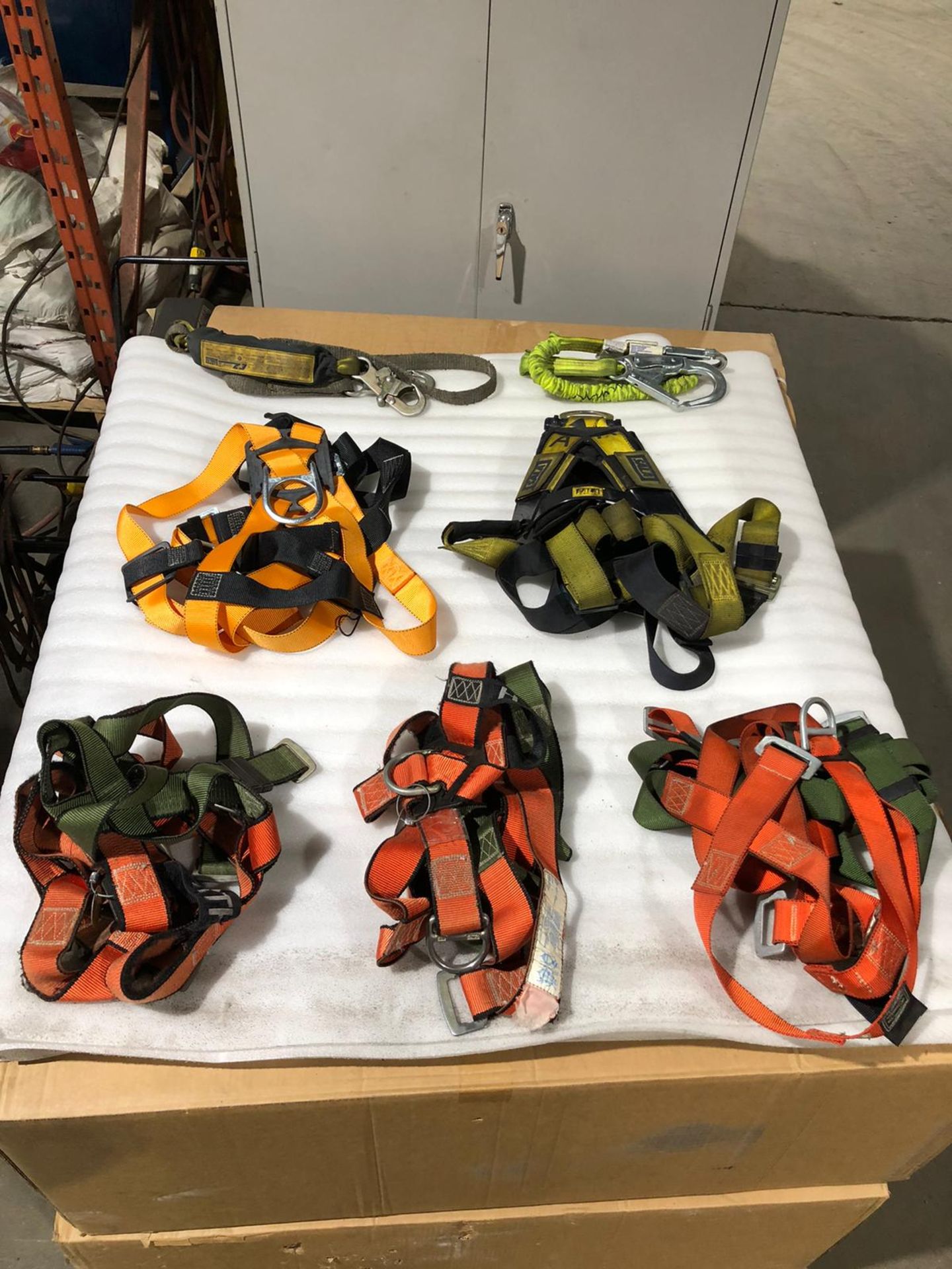 Safety Harness Unit with straps and hooks complete *** FROM 5-STAR RIGGING - Image 2 of 4