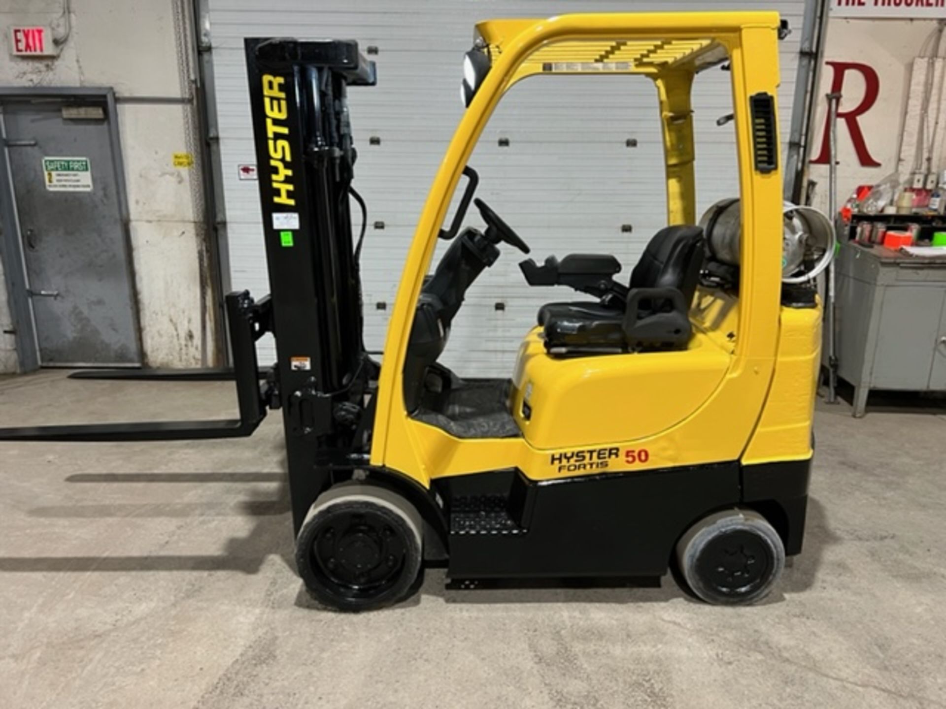 NICE 2005 Hyster model 50 - 5,000lbs Capacity Forklift LPG (propane) with Sideshift & 3-stage