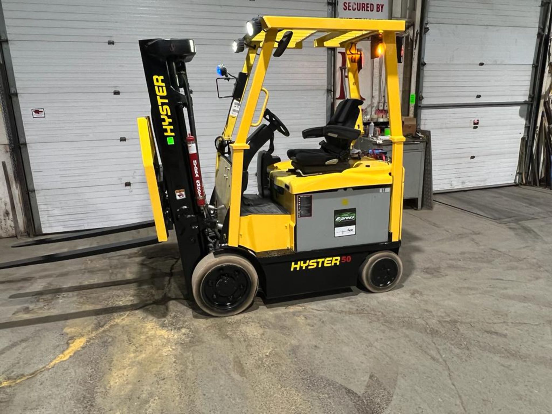 NICE 2015 Hyster model 50 - 5,000lbs Capacity Forklift Electric with Sideshift - 3-stage mast