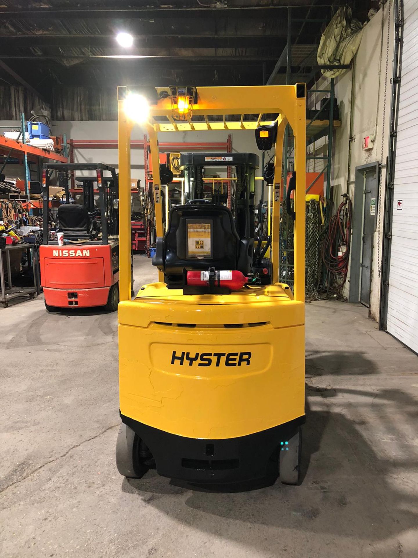 NICE 2016 Hyster model 50 - 5,000lbs Capacity Forklift Electric with Sideshift - 3-stage mast - Image 3 of 5