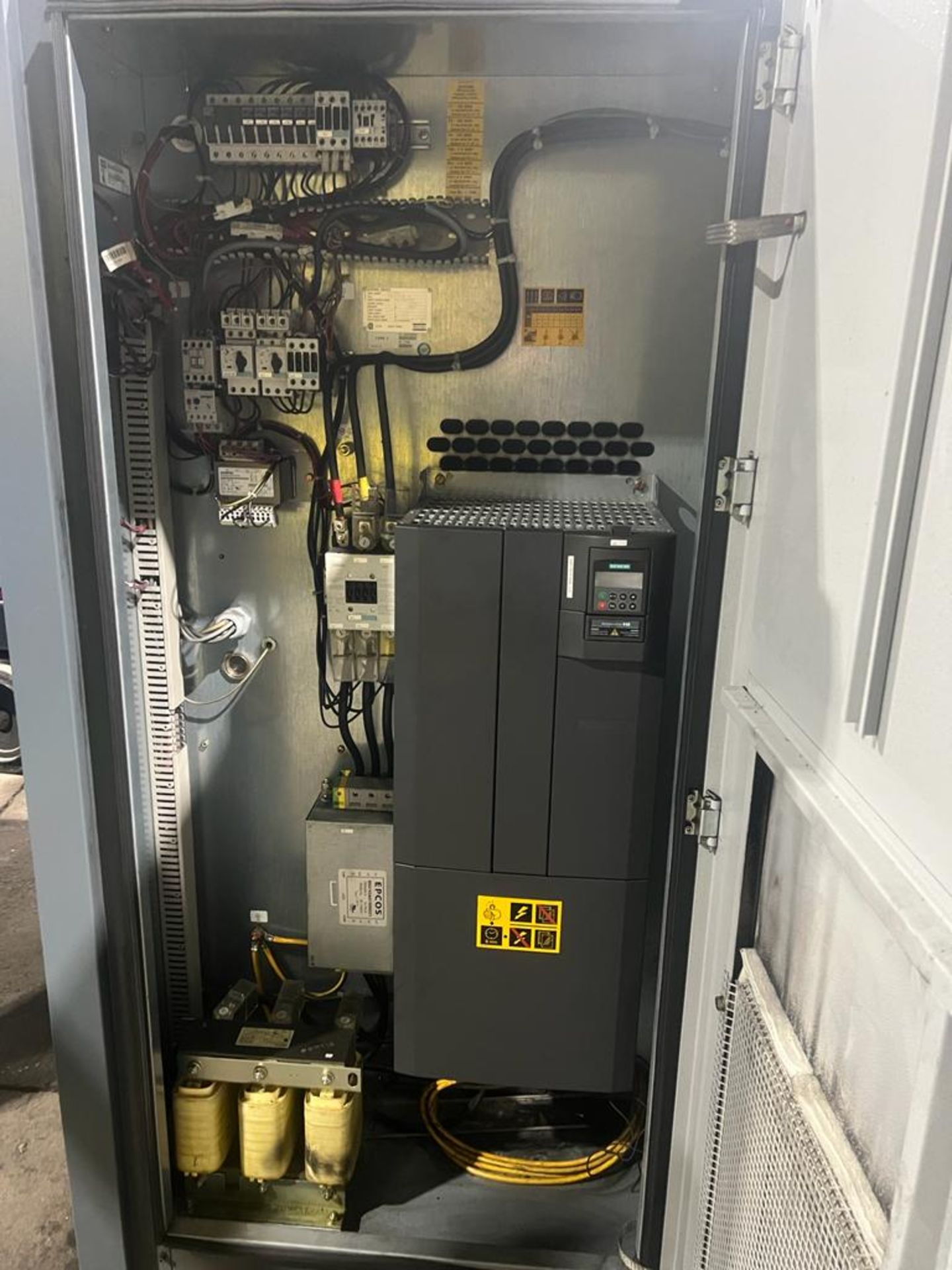 NICE 2008 Atlas Copco 75HP Air Compressor GA55VSDFF Variable Speed Drive with built on AIR DRYER - Image 5 of 8