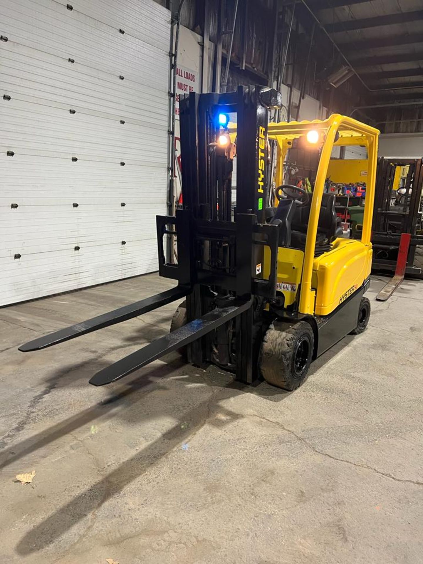 NICE 2016 Hyster model 60 - 6,000lbs Capacity OUTDOOR Forklift Electric with Sideshift 54" forks, - Image 2 of 4