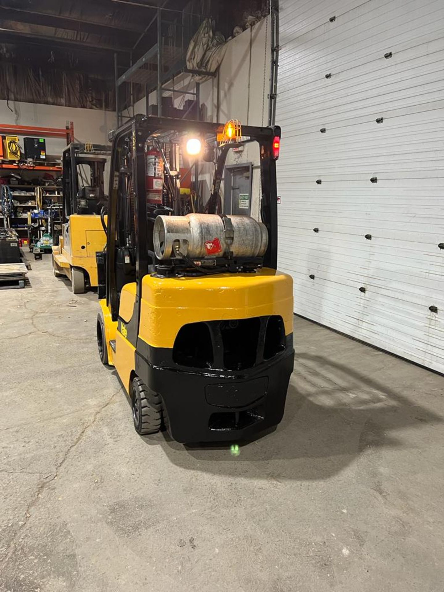 NICE 2013 Yale 50 - 5,000lbs Capacity Forklift LPG (propane) with Sideshift, 3-stage mast FREE - Image 2 of 5