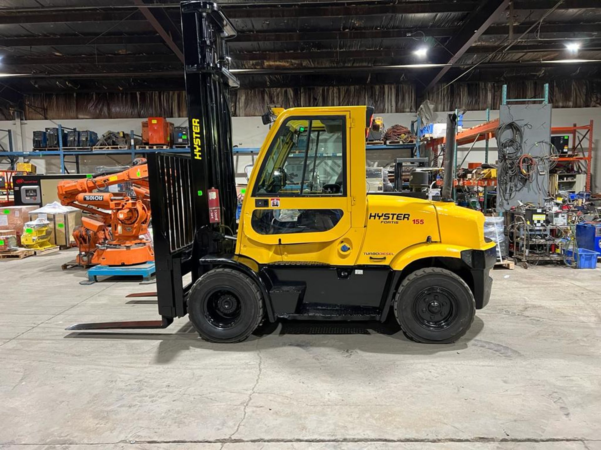 NICE 2017 Hyster model 155 - 15,500lbs Capacity OUTDOOR Forklift Diesel with CAB sideshift - Image 4 of 8