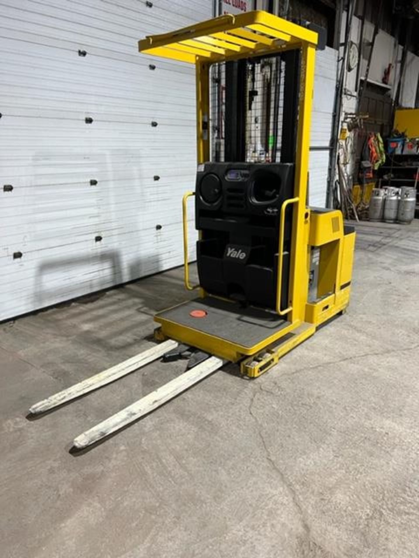 2015 Yale Order Picker 3000lbs capacity electric Powered Pallet Cart 24V with LOW HOURS FREE - Image 2 of 4