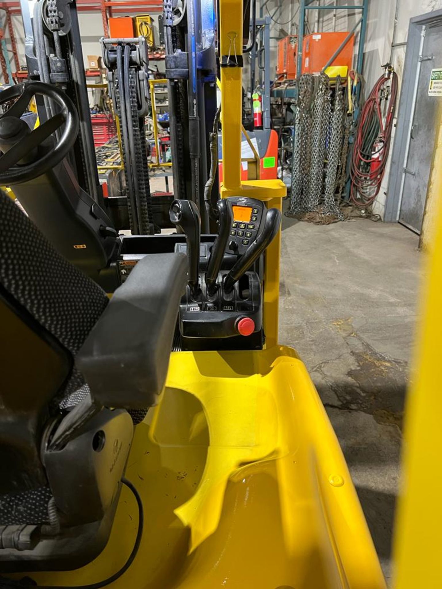 NICE 2015 Hyster model 50 - 5,000lbs Capacity Forklift Electric with Sideshift - 3-stage mast - Image 2 of 5