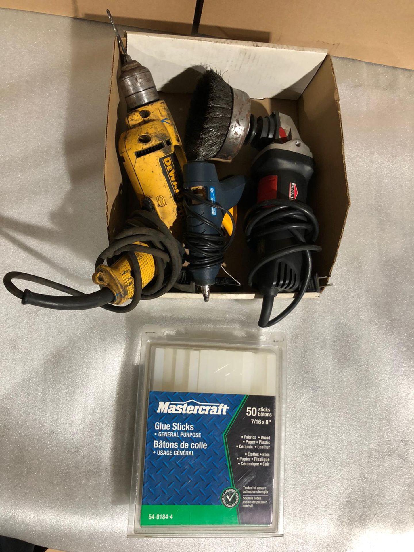 Lot of 3 (3 units) Dewalt Drill, Jobmate Grinder and Glue Gun with Glue Sticks - Image 2 of 3