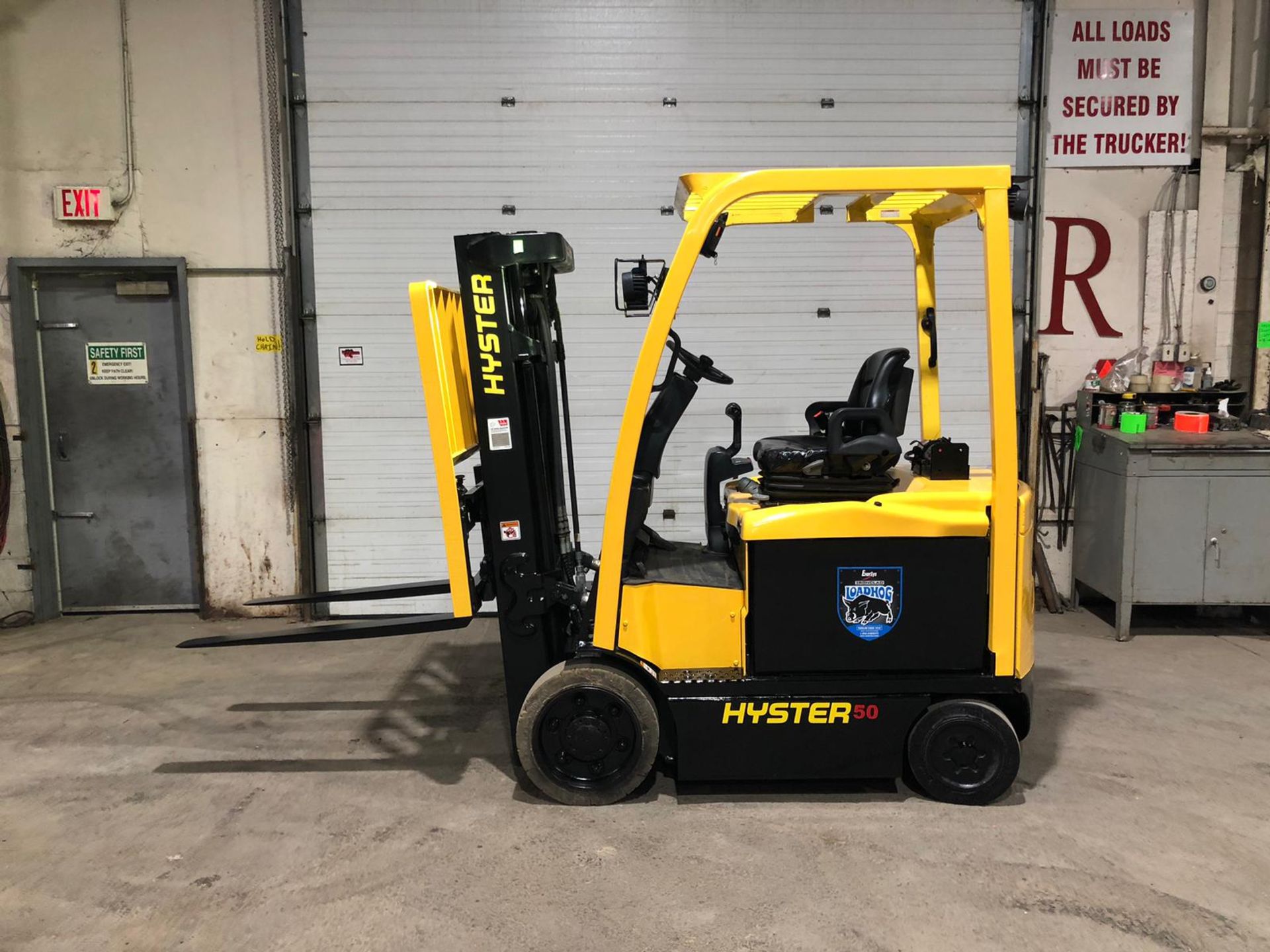 NICE 2016 Hyster model 50 - 5,000lbs Capacity Forklift Electric with Sideshift - 3-stage mast