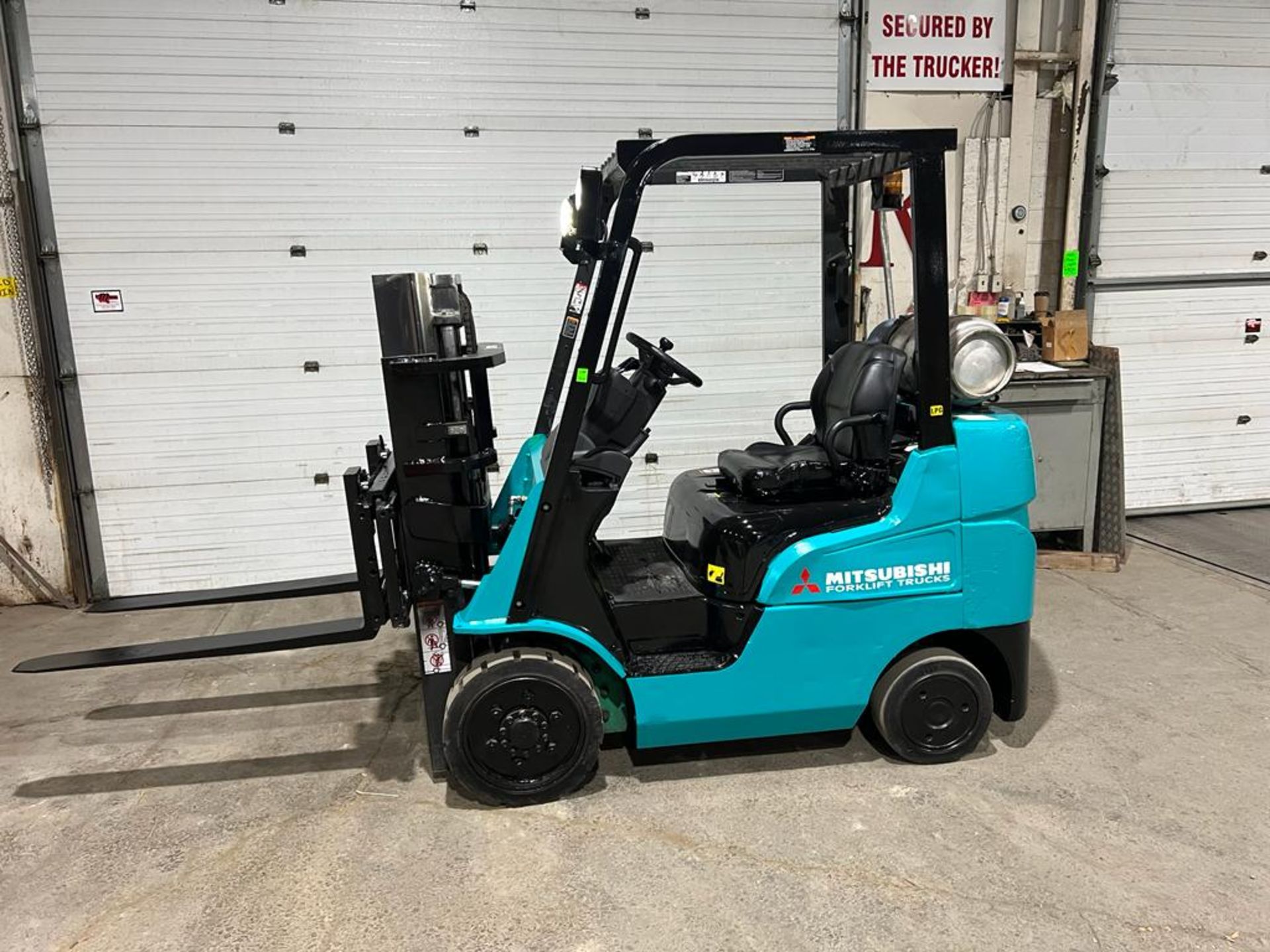 NICE Mitsubishi 50 - 5,000lbs Capacity Forklift LPG (propane) with Sideshift with BRAND NEW TIRES