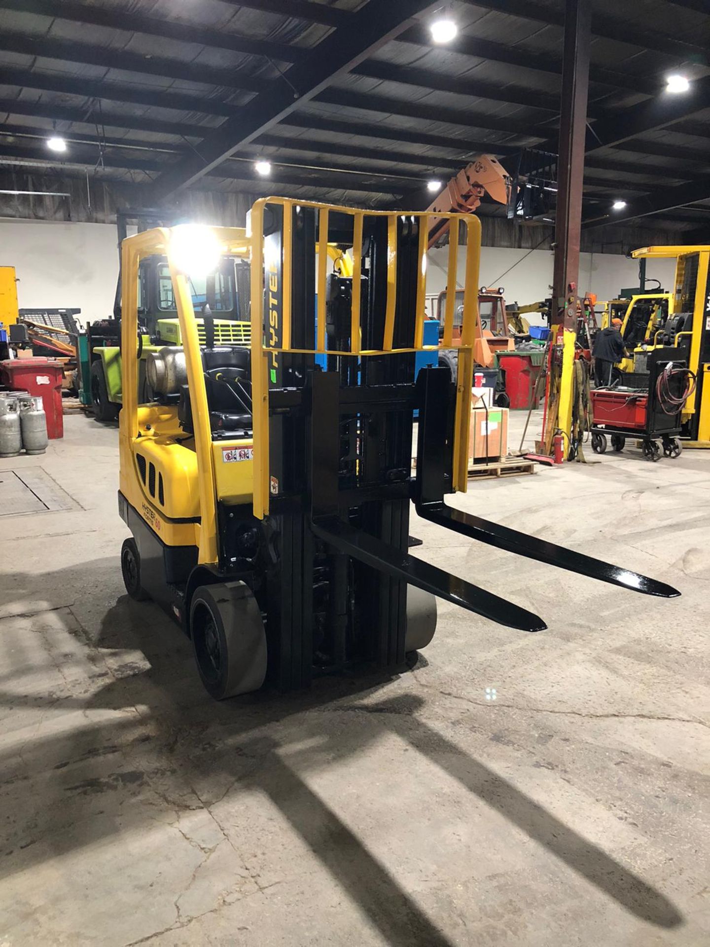 NICE 2018 Hyster model 60 - 6,000lbs Capacity LPG (propane) Forklift with Sideshift - 3-stage mast - - Image 4 of 6