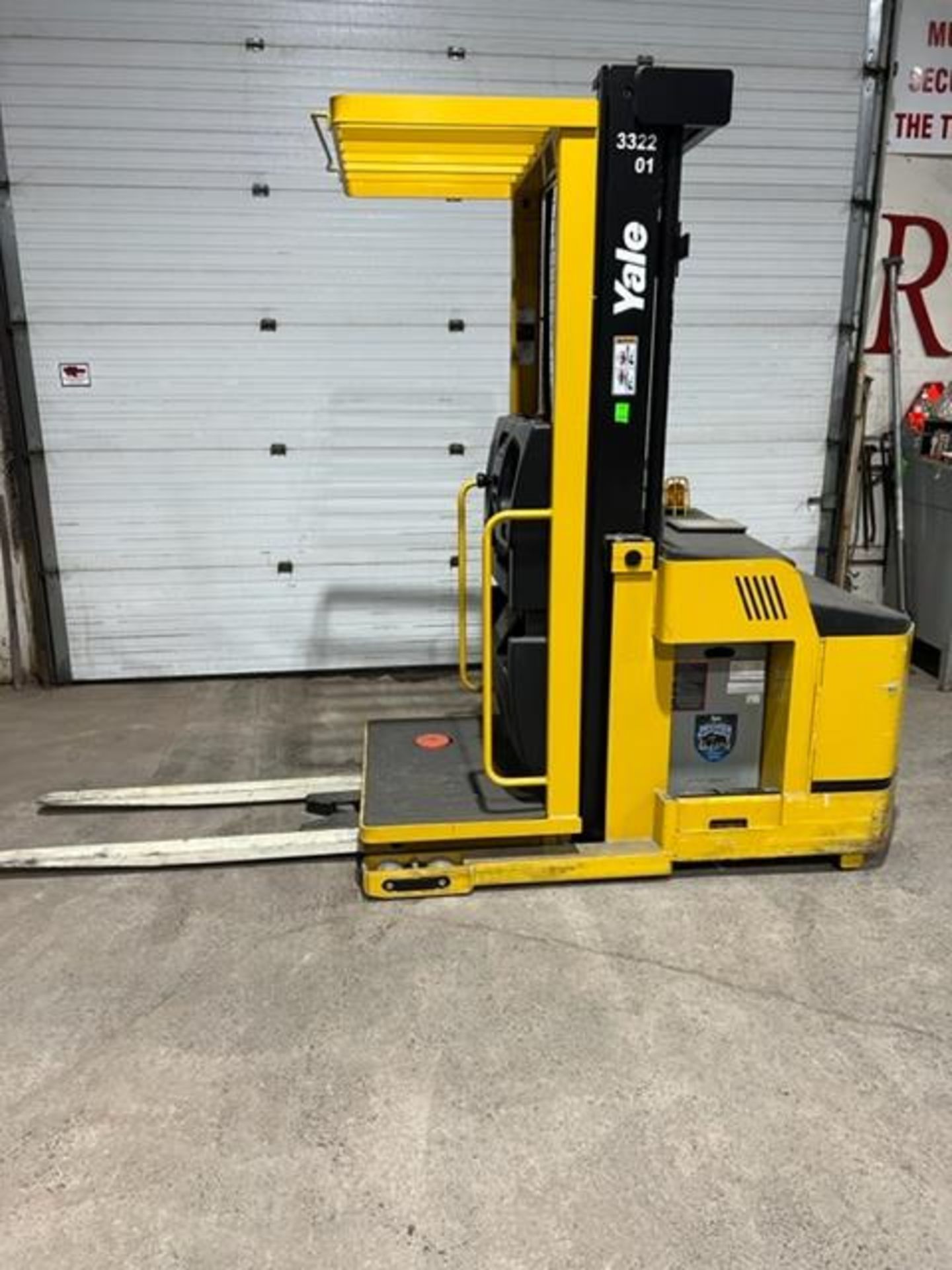 2015 Yale Order Picker 3000lbs capacity electric Powered Pallet Cart 24V with LOW HOURS FREE