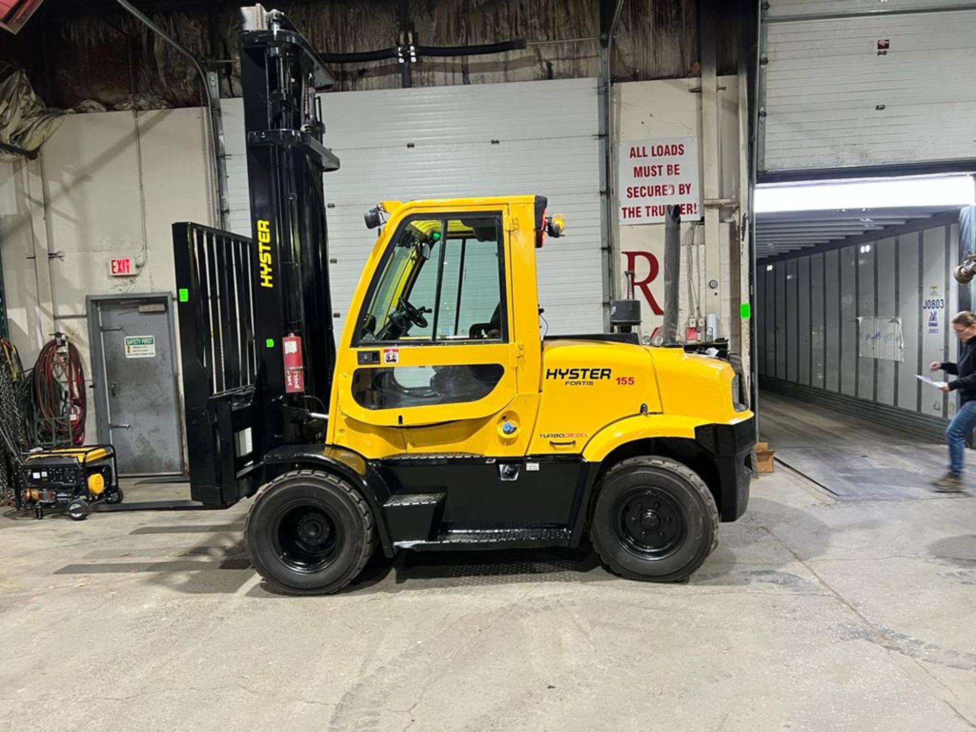 NICE 2017 Hyster model 155 - 15,500lbs Capacity OUTDOOR Forklift Diesel with CAB sideshift