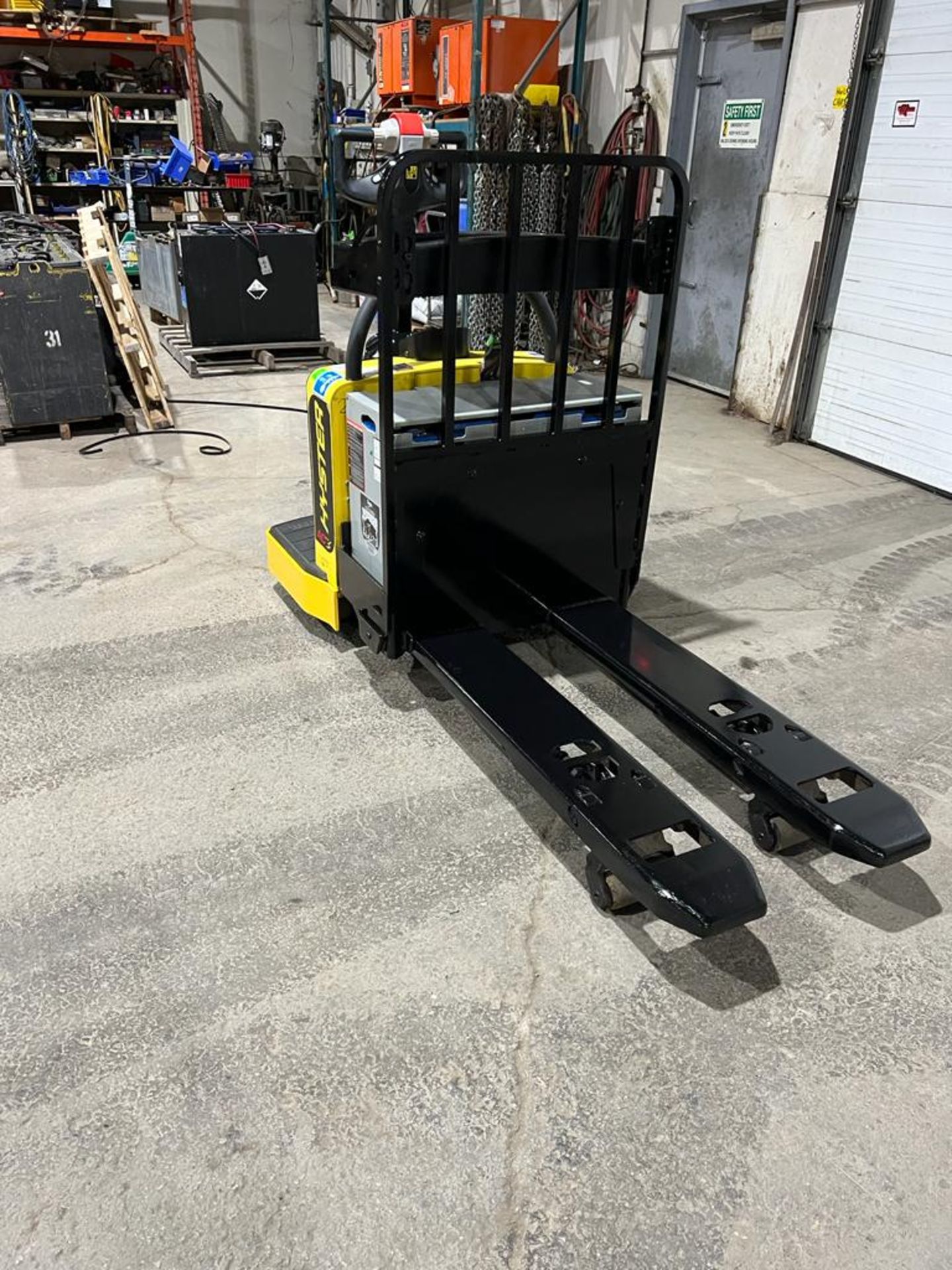 NICE 2015 Hyster Ride-On Powered Pallet Cart 6000lbs capacity 24V NICE UNIT - Image 2 of 3