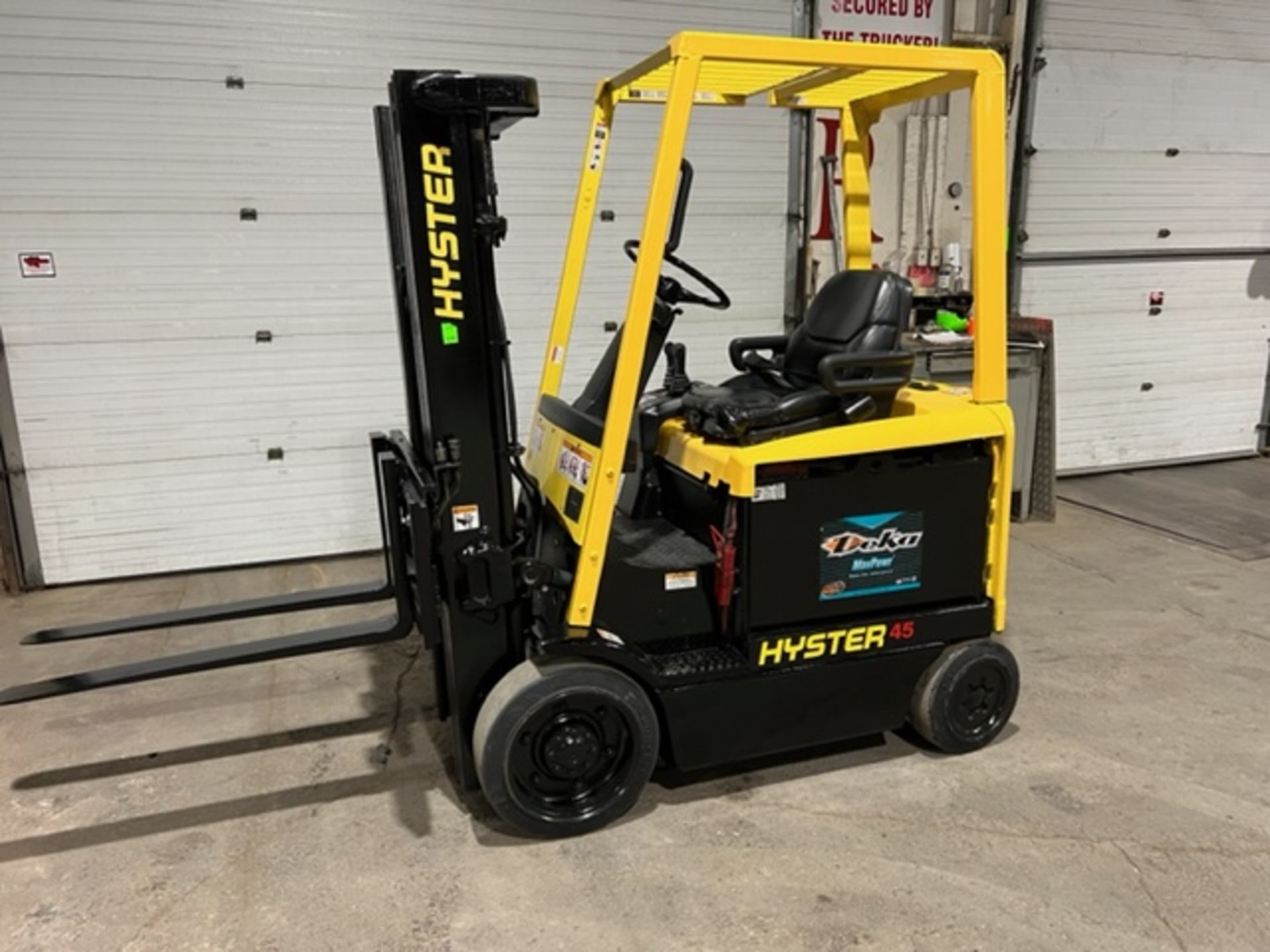 NICE 2008 Hyster model 45 - 4,500lbs Capacity Forklift Electric with Sideshift Option of