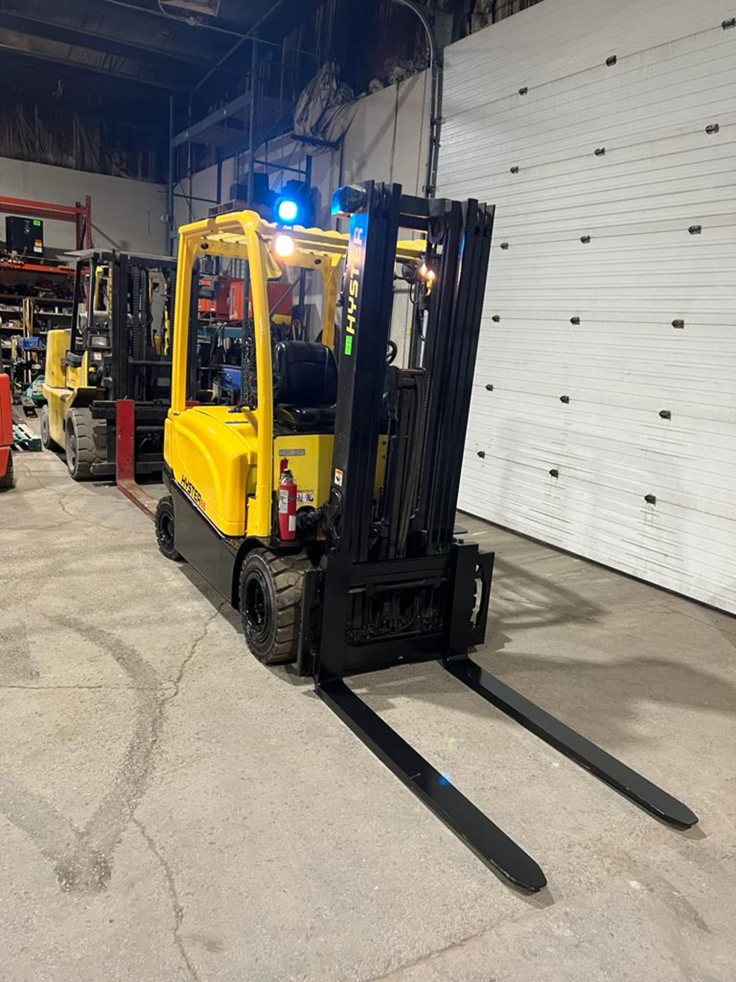 NICE 2016 Hyster model 60 - 6,000lbs Capacity OUTDOOR Forklift Electric with Sideshift 54" forks, - Image 2 of 6