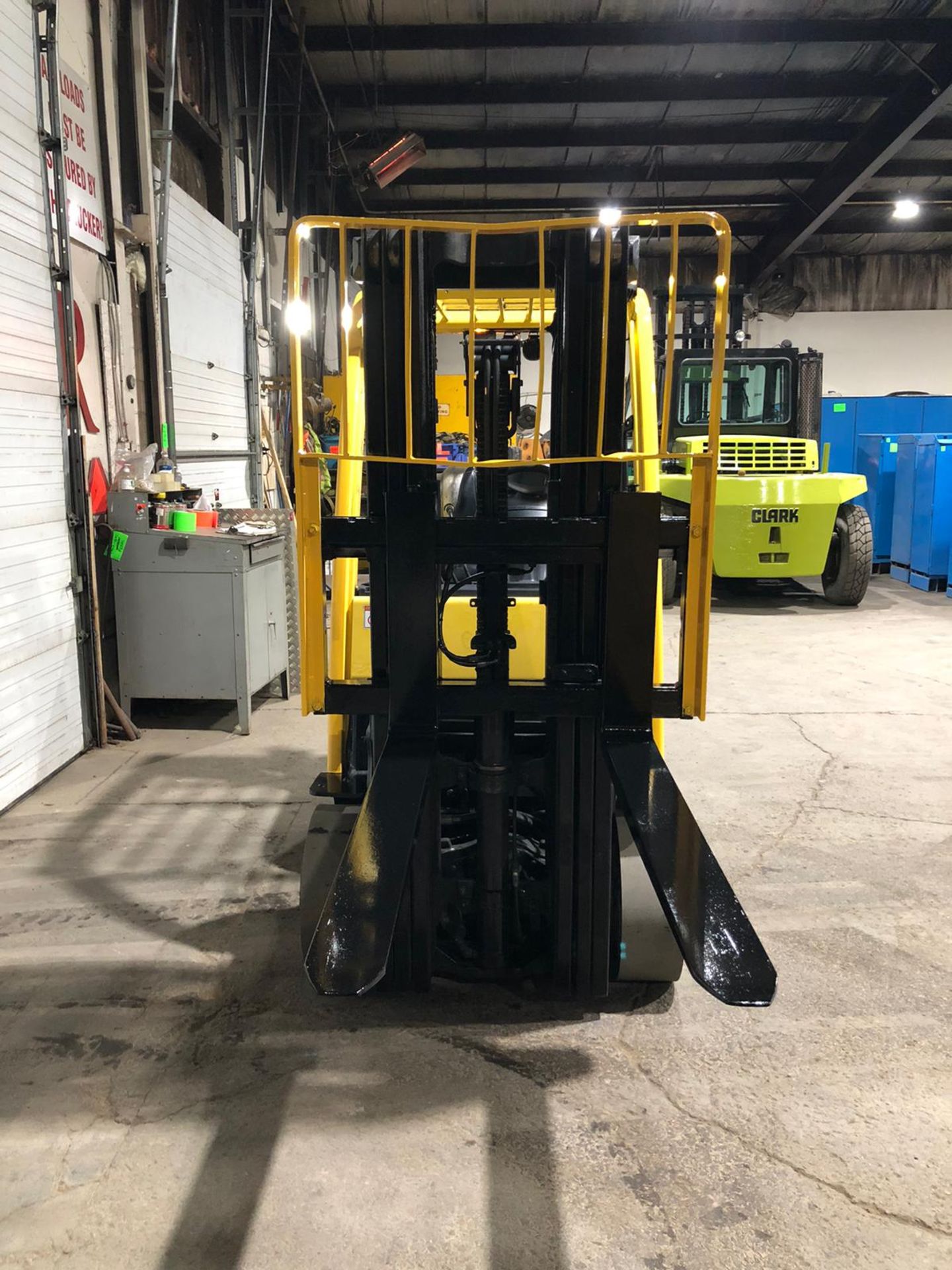 NICE 2018 Hyster model 60 - 6,000lbs Capacity LPG (propane) Forklift with Sideshift - 3-stage mast - - Image 5 of 6