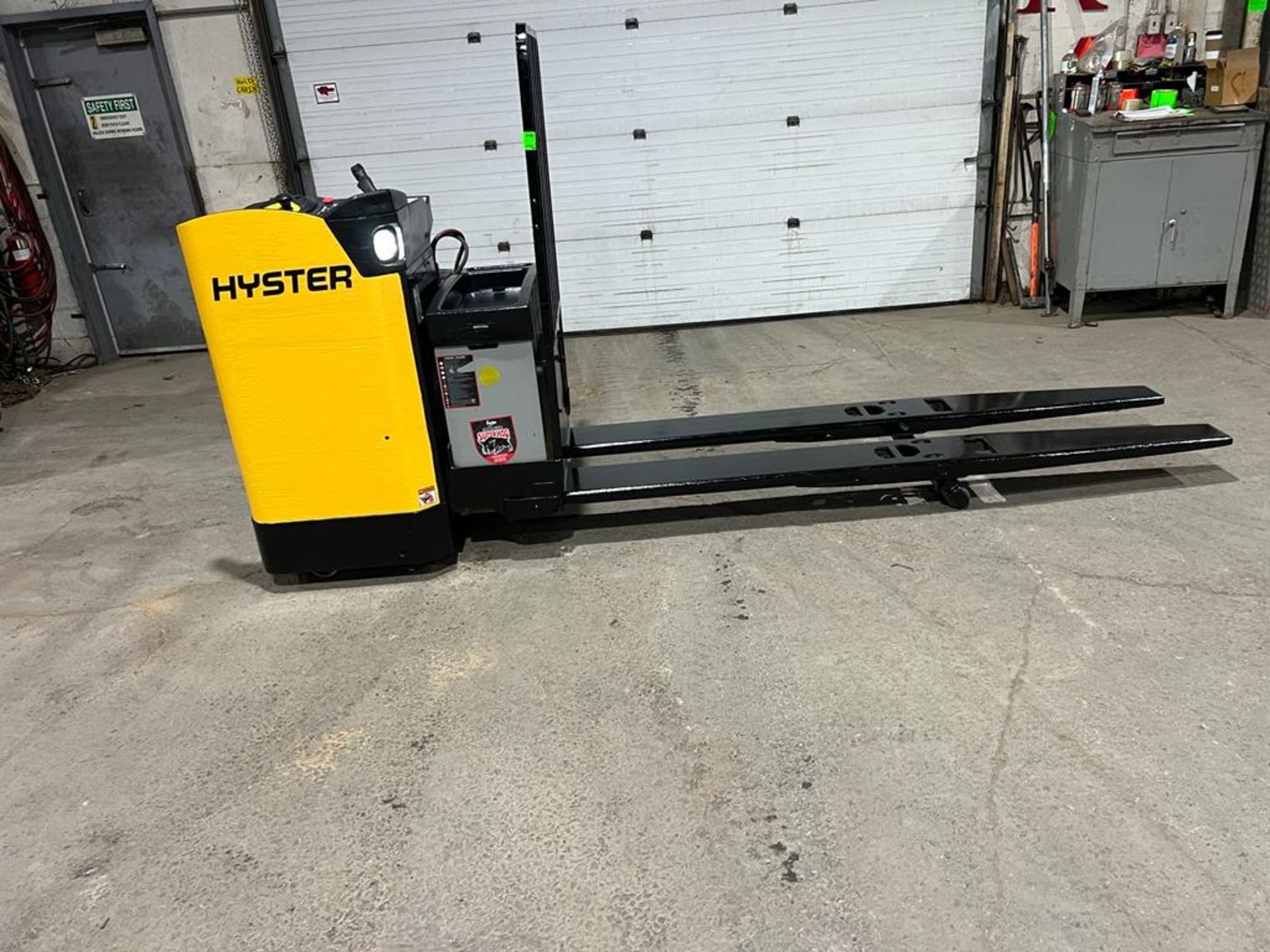 NICE 2015 Hyster Ride-On END RIDER Powered Pallet Truck 8' Long Forks 8000lbs capacity Safety to
