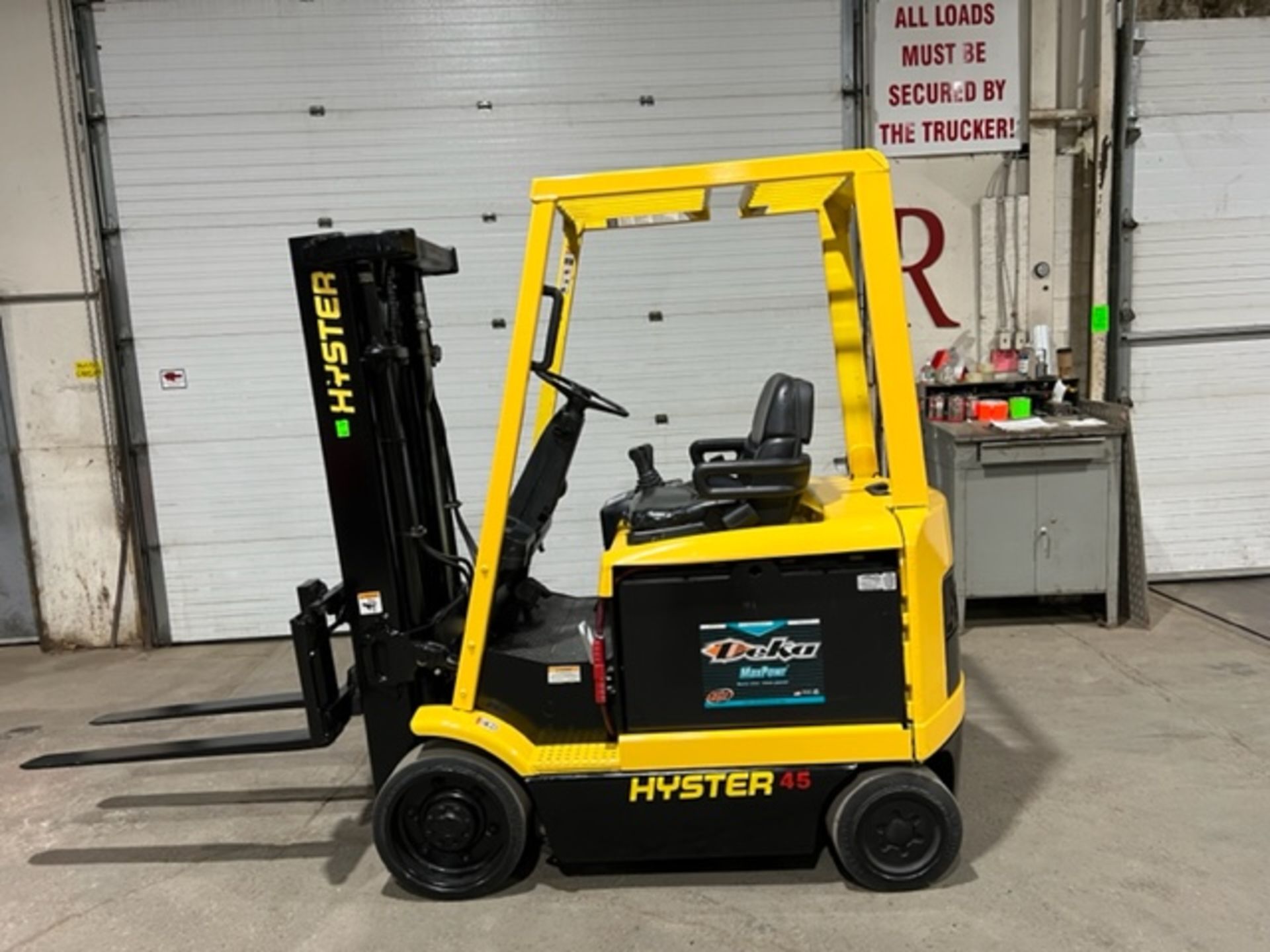 NICE 2008 Hyster model 45 - 4,500lbs Capacity Forklift Electric with Sideshift 4-way 3-stage