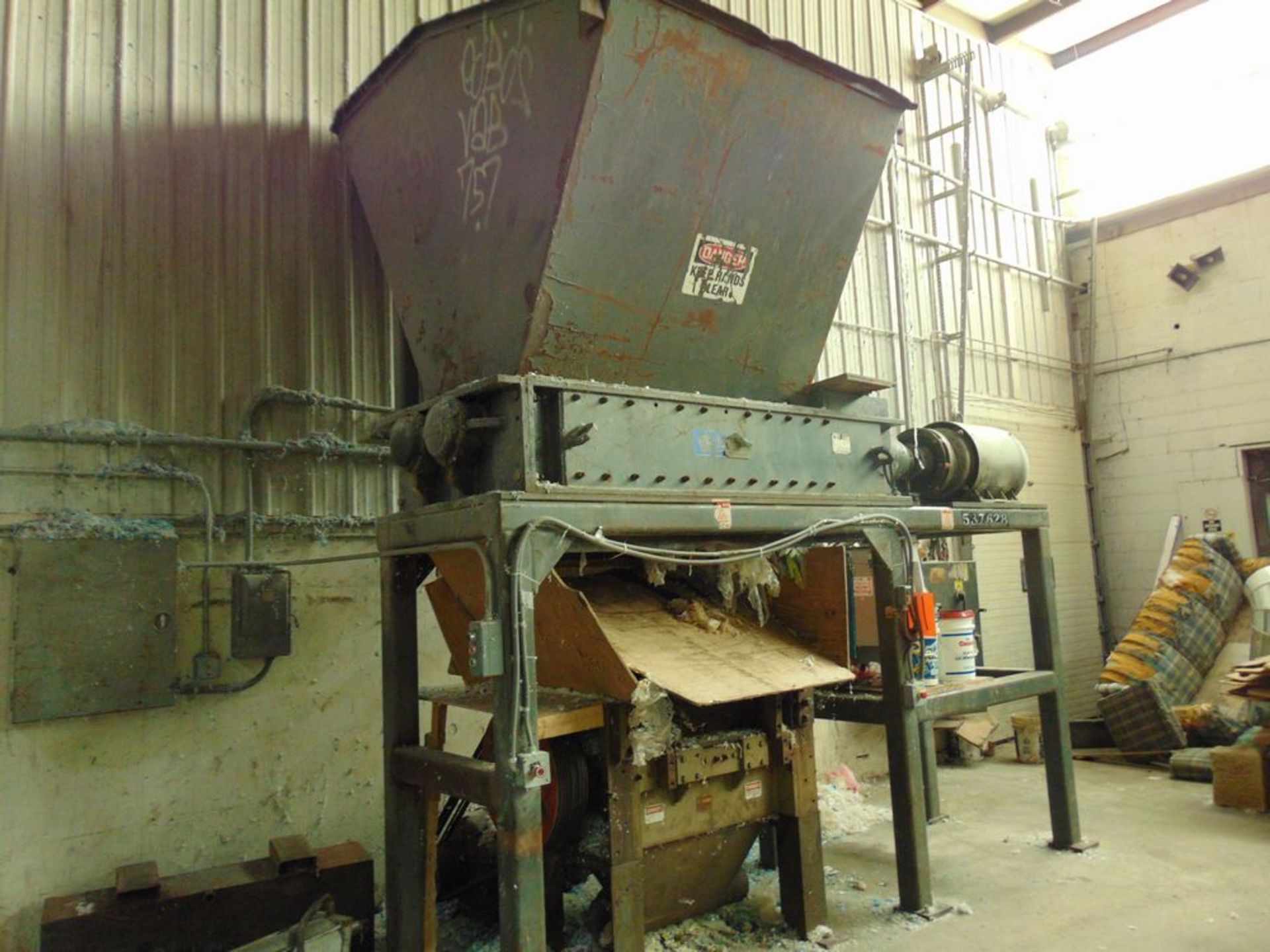 (1989) SSI Mod. 1575E, 100 H.P. Shredder, Dual Rotor 36’’ x 60’’ Throat, 2’’ Wide Blade - Image 3 of 5