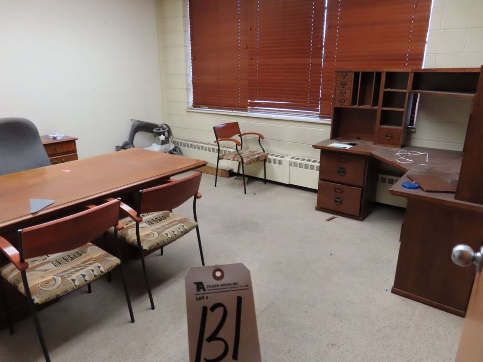 (Lot) Loose Office Furniture in - Image 3 of 6