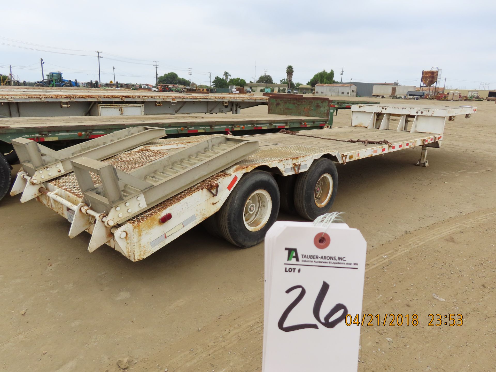 (1979) Barker 35'L x 92''W Step Deck Trailer 2-Axle w/ Loading Ramps, Top Deck Dimensions 115'' x - Image 2 of 3