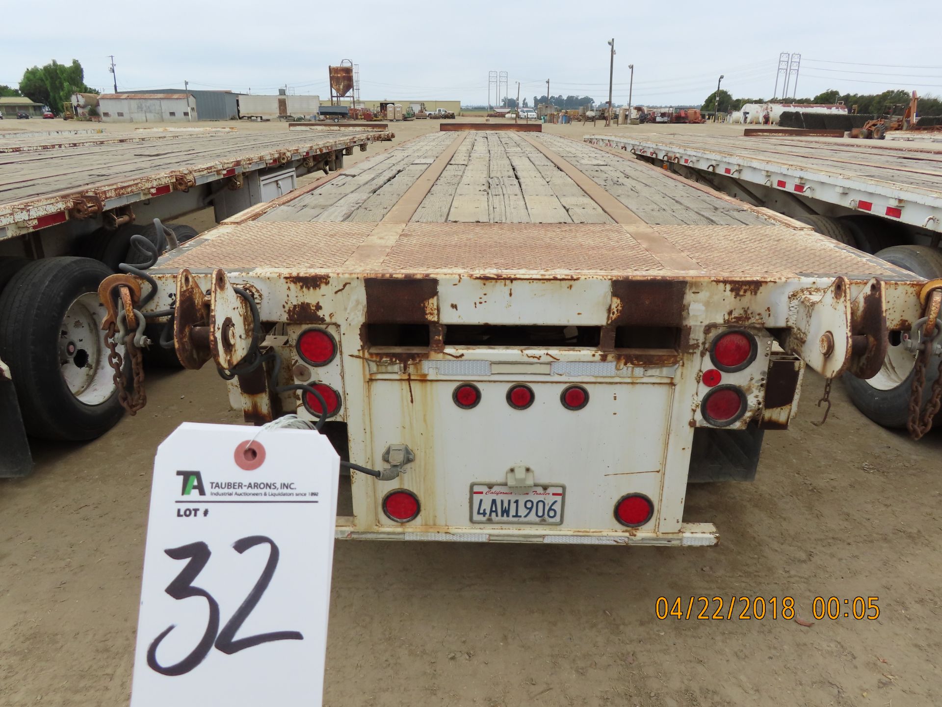 (1986) Trailmobile 42'L x 92''W Flatbed Trailer 2-Axle w/ Forklift Mounts; Lic #4AW1906; VIN: - Image 3 of 4