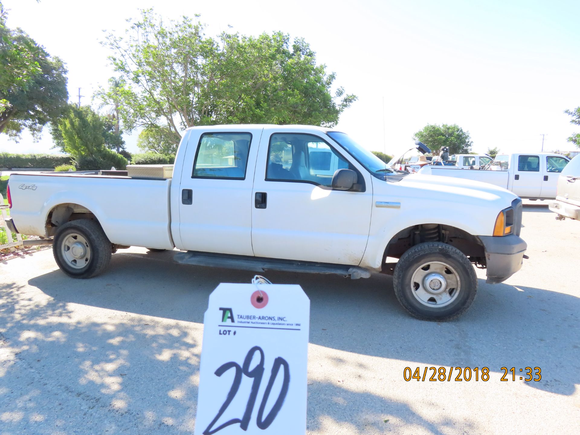 (2006) Ford mod. F-250XL Super Duty, 4-Door Pickup Truck, 5.4L Gas 4x4 w/ Tool Box; Miles: 329, - Image 2 of 5