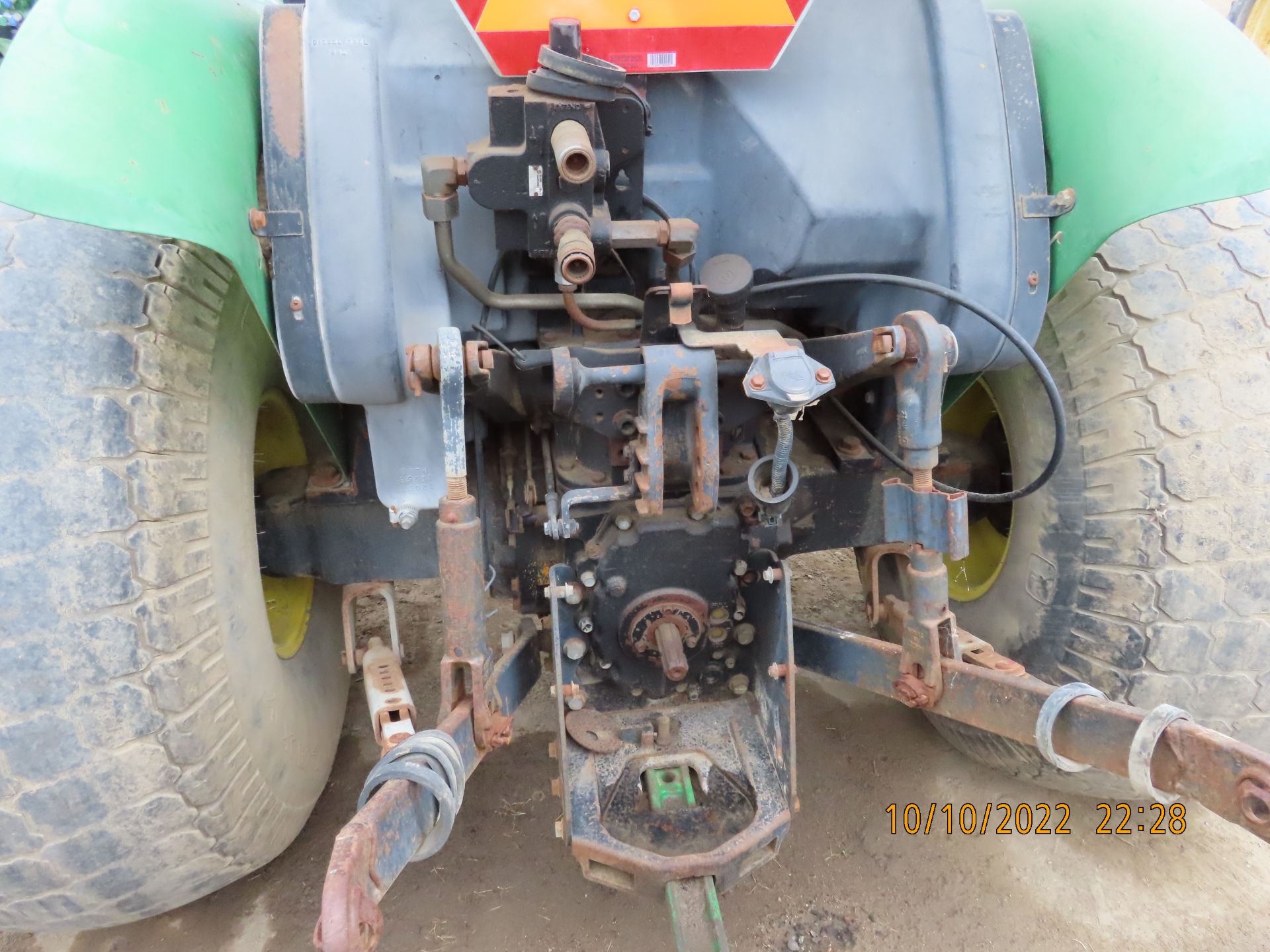 (2005) John Deere mod. 5525 Diesel Tractor w/ Turf Tires; Hours: 8,400; PIN: LV5225T122087 - Image 4 of 6
