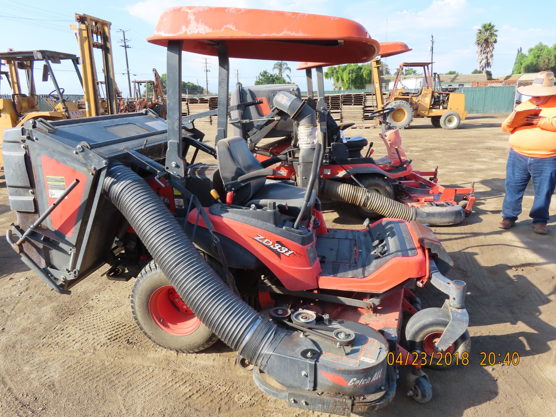 Kubota mod. ZD331, 72'' Mower w/ Catcher Hours: 1,356 - Image 2 of 4