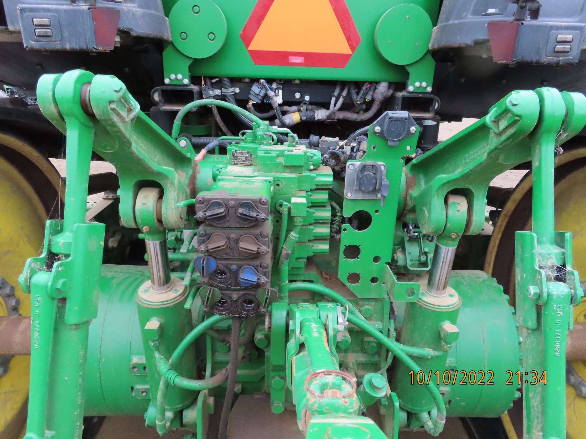 SUBJEC TO CONFIRMATION: (2018) John Deere mod. 832ORT, Tractor Rubber Crawler, Diesel; PIN: - Image 5 of 10